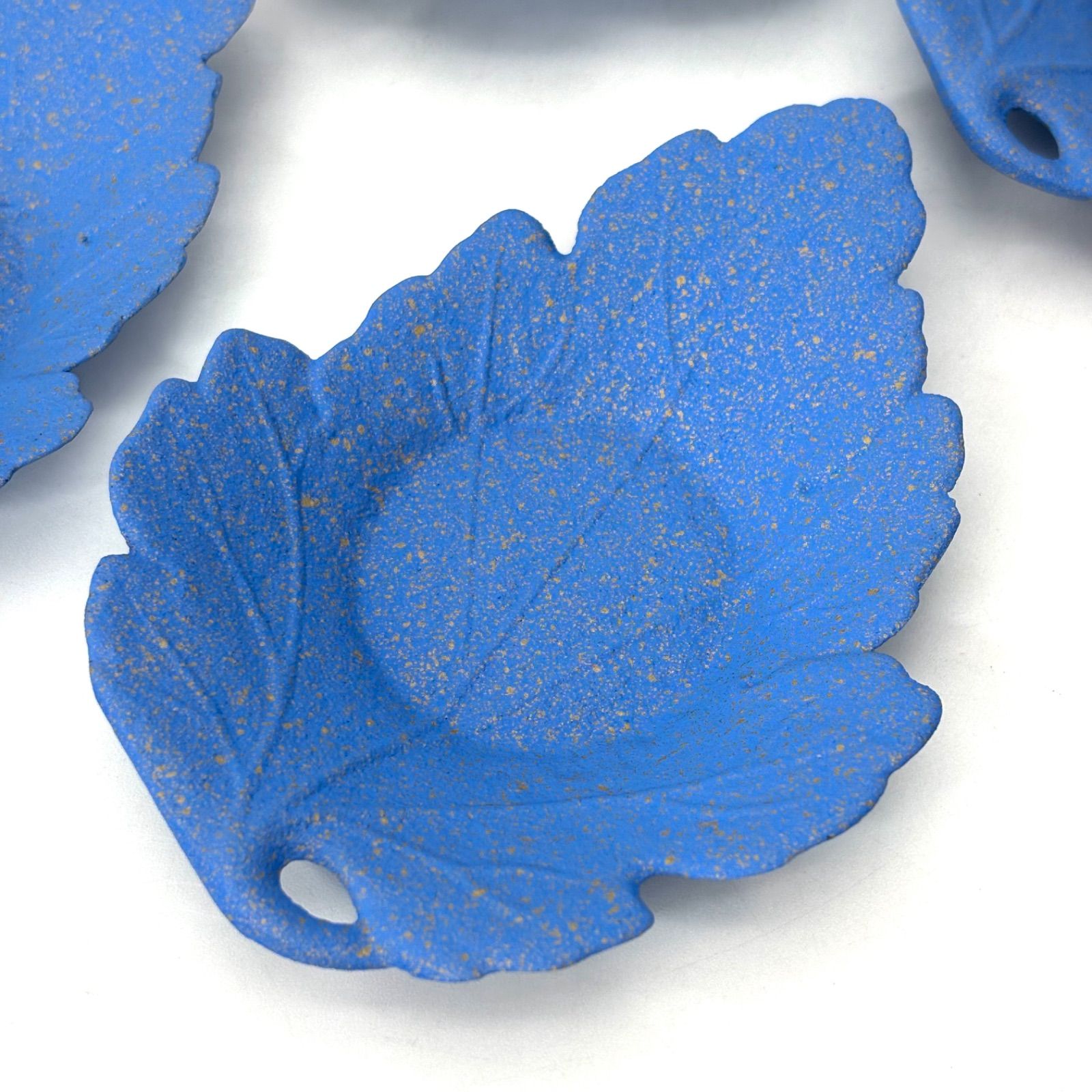 阿古耶堂造　伝統工芸品　茶托　柏　茶道具　葉型 菊地保寿堂】「WAZUQU」柏葉形茶托揃（青・金彩）/ 鋳物製