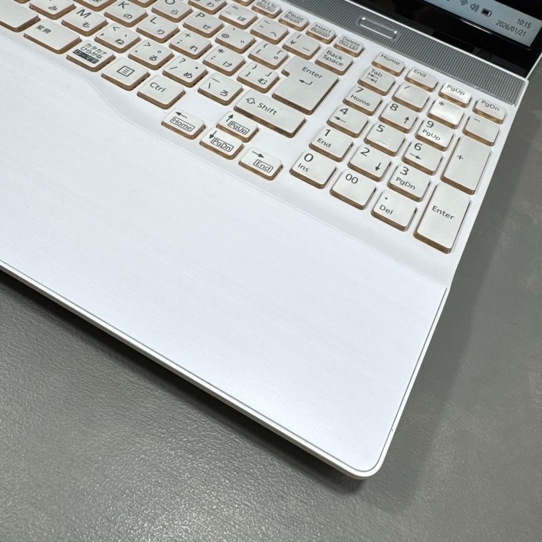 富士通 極上富士通プレミアムホワイト☘️8世代i7☘️SSD256GB+HDD1TB