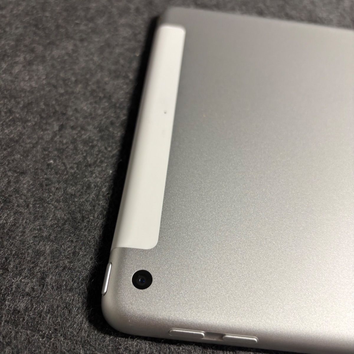 Apple iPad 第6世代 32GB シルバー Wi-Fi+Cellular - メルカリ