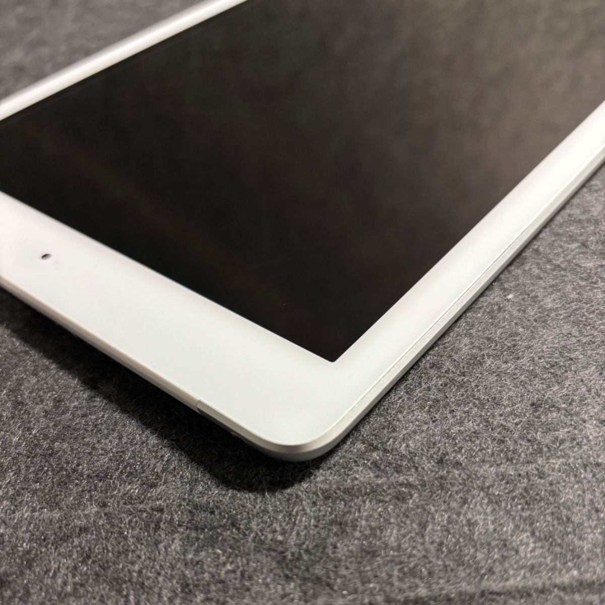 Apple iPad 第6世代 32GB シルバー Wi-Fi+Cellular - メルカリ