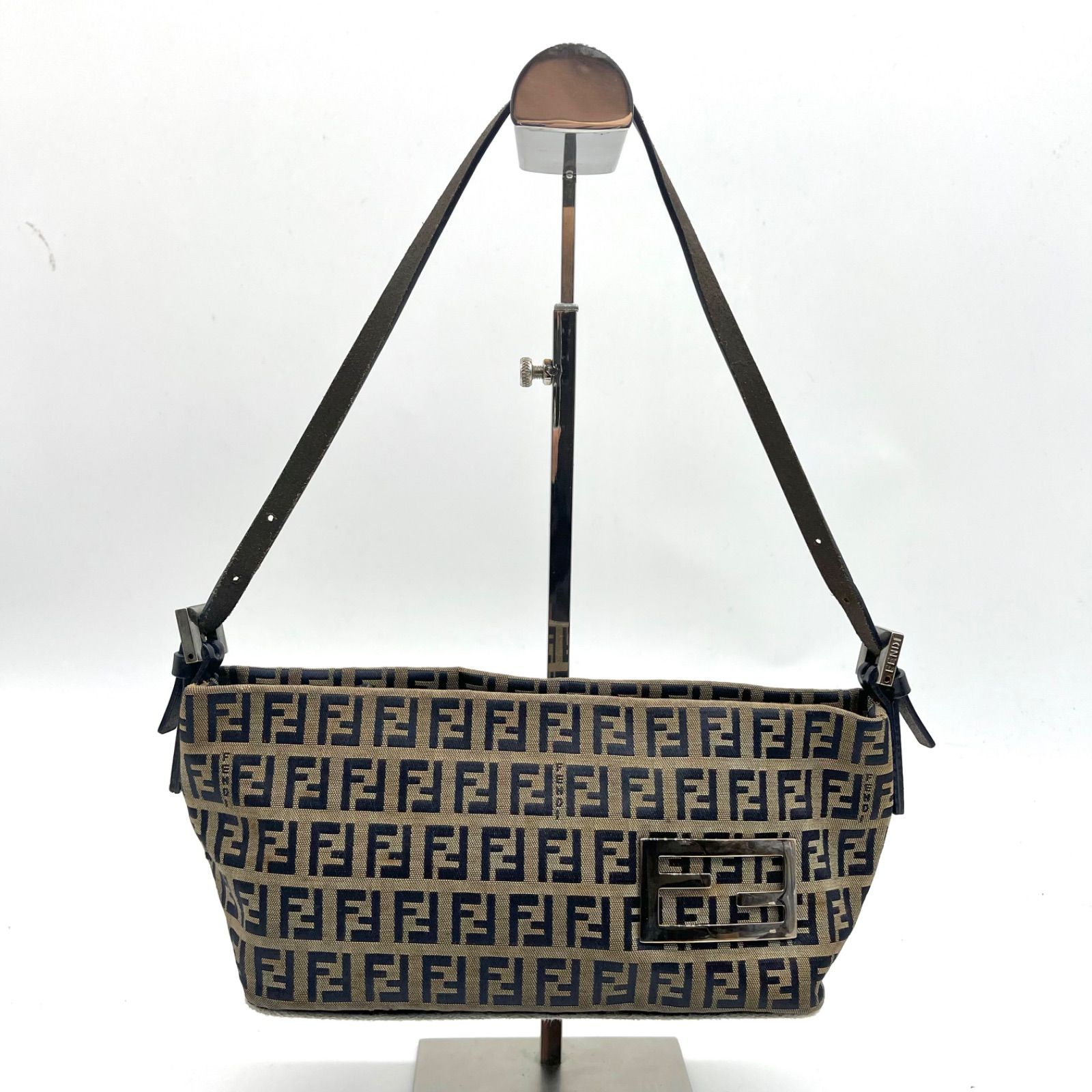 FENDI フェンディ ズッキーノ柄 FF金具 アクセサリーポーチ FENDI フェンディ ズッキーノ柄 FF金具 アクセサリーポーチ