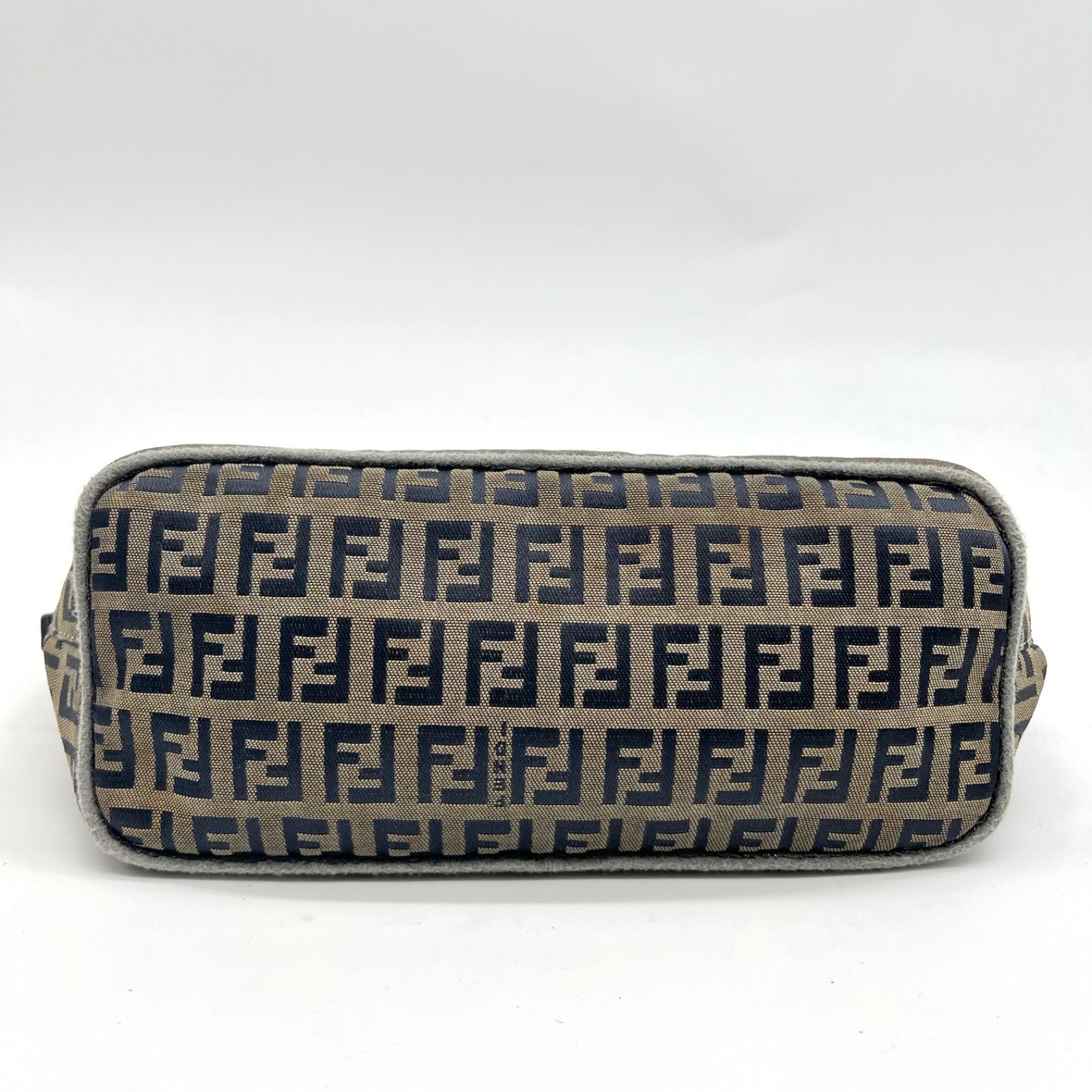 FENDI フェンディ ズッキーノ柄 FF金具 アクセサリーポーチ 