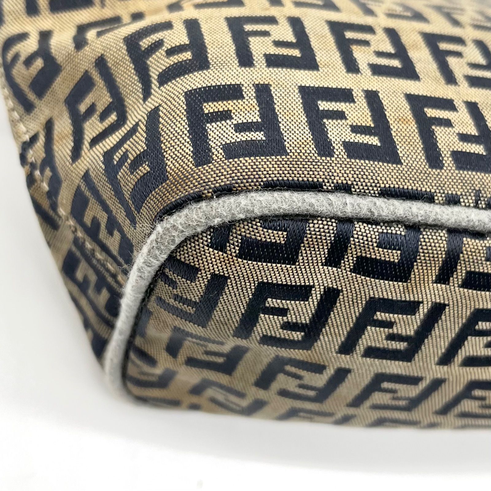 FENDI フェンディ ズッキーノ柄 FF金具 アクセサリーポーチ 