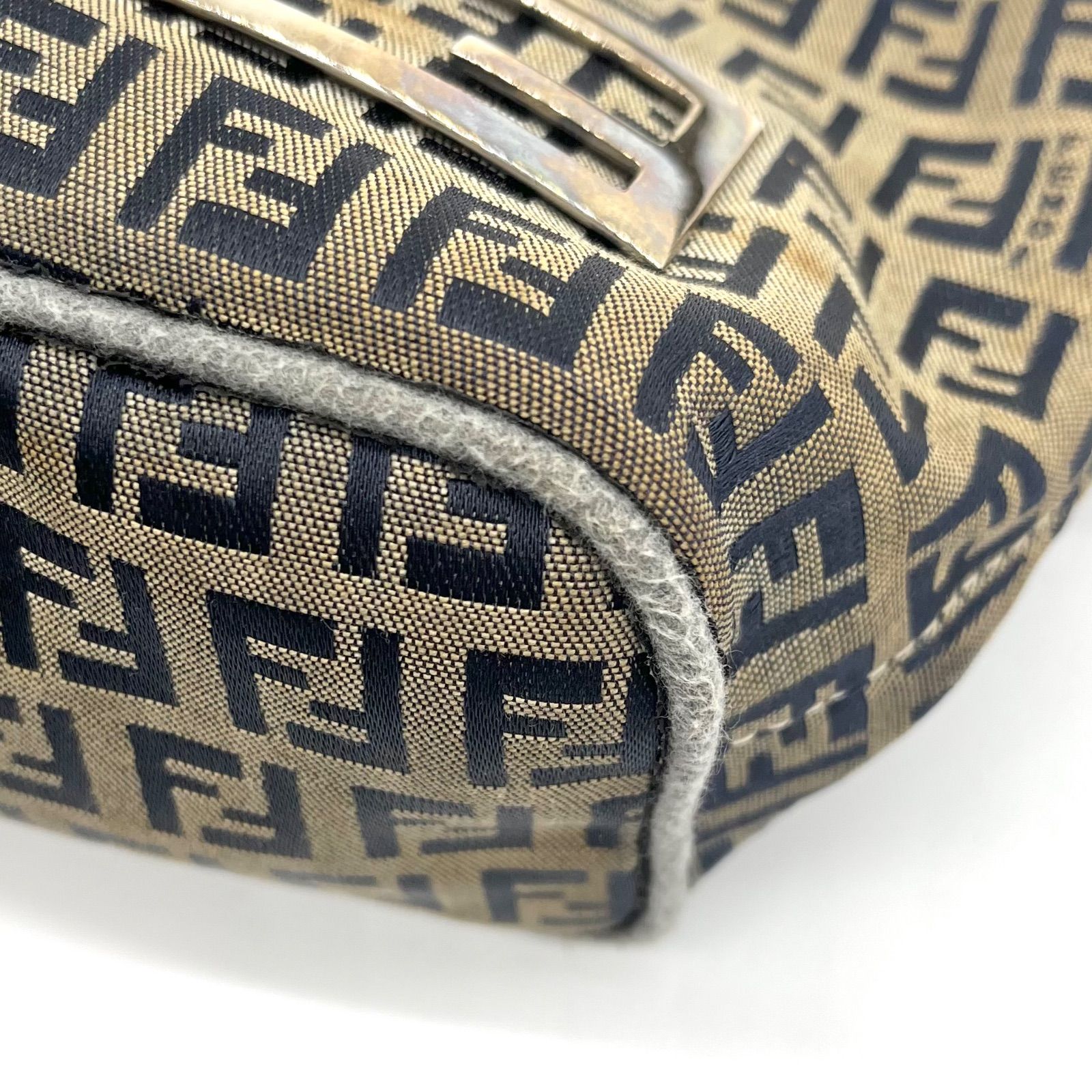 FENDI フェンディ ズッキーノ柄 FF金具 アクセサリーポーチ