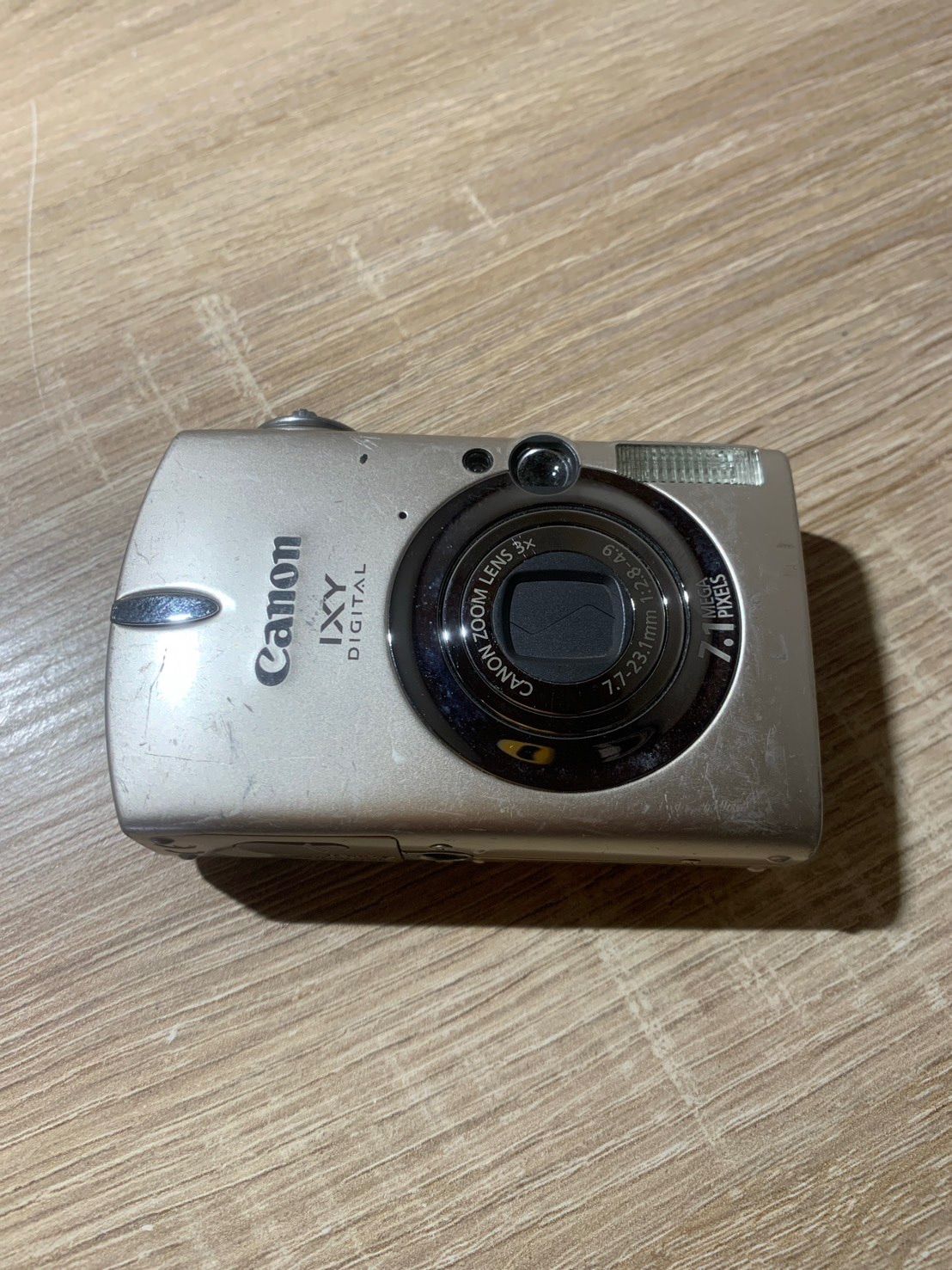 【ジャンク品・故障品】Canon IXY デジカメ ゴールド 0001 Canon IXY DIGITAL 700 ゴールド デジカメ ジャンク品【ネ