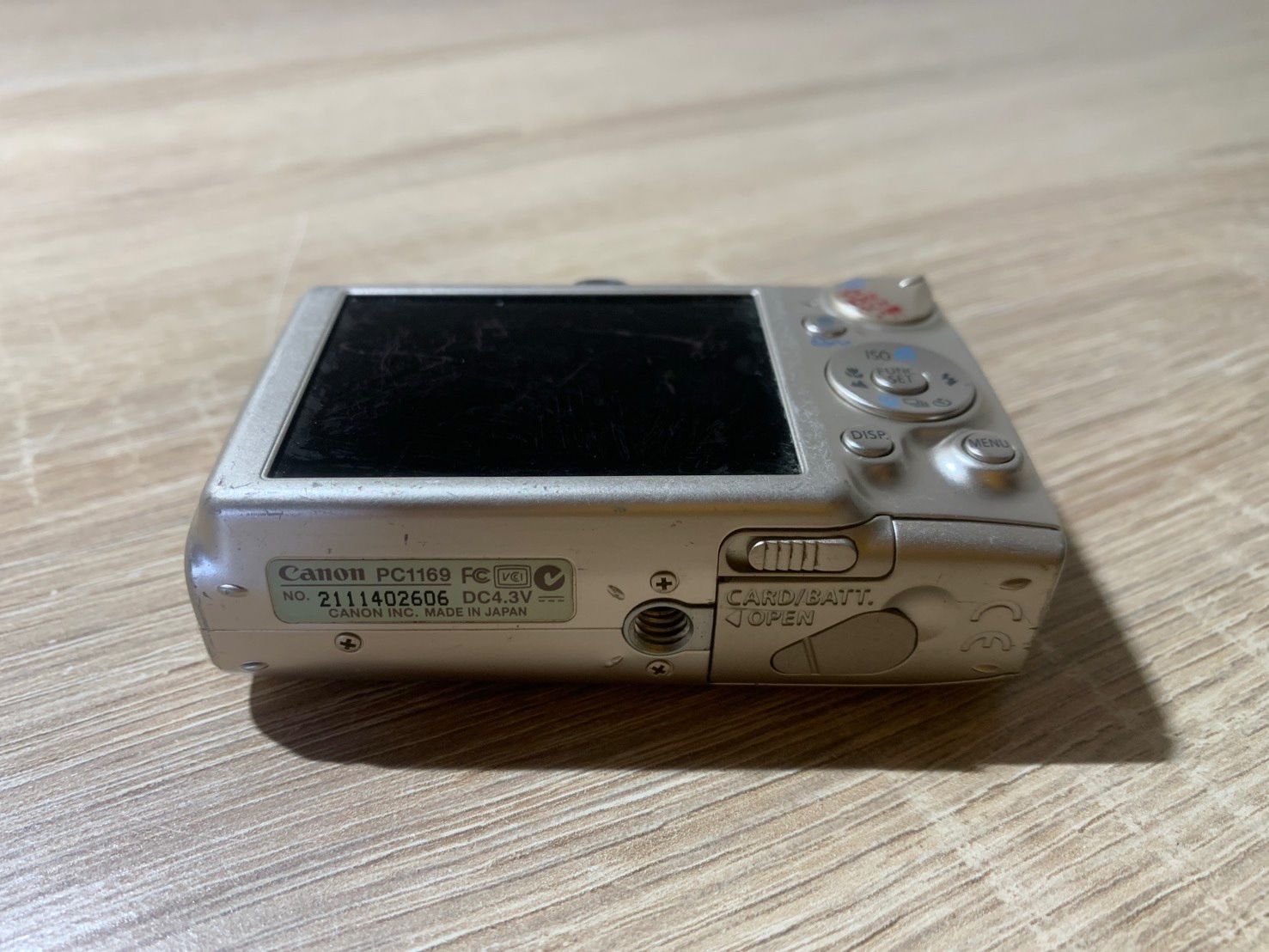 0001 Canon IXY DIGITAL 700 ゴールド デジカメ ジャンク品【ネ
