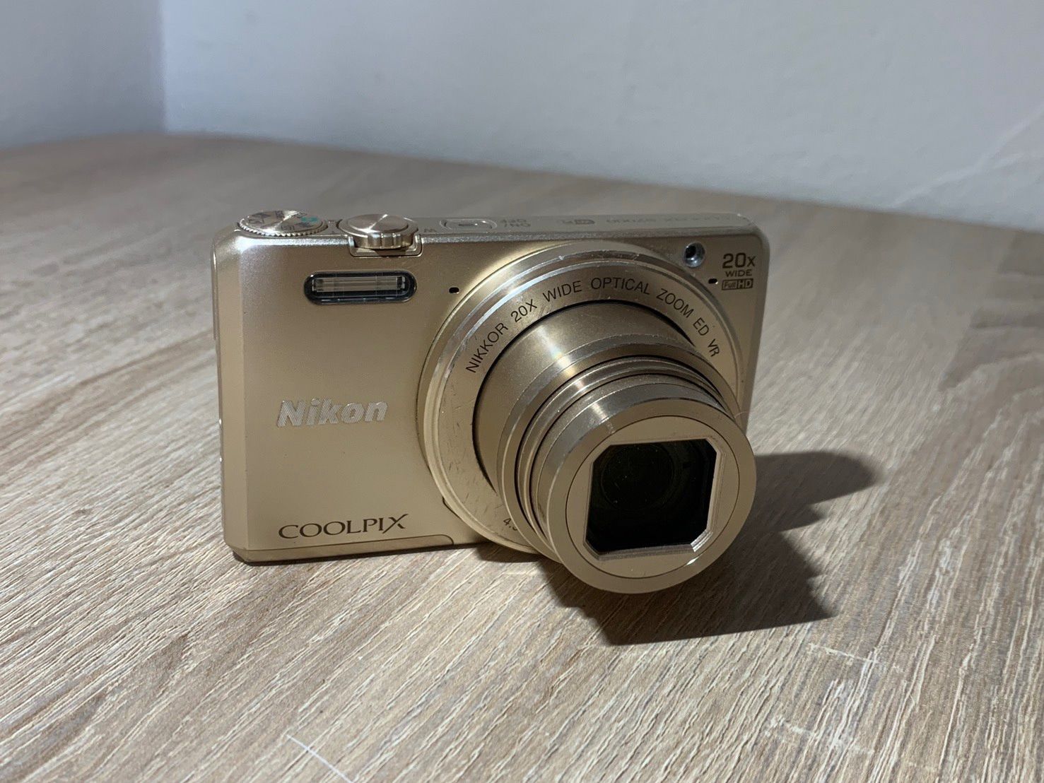 カメラ 9999 Nikon COOLPIX S7000 ゴールド デジカメ ジャンク品【ネ】