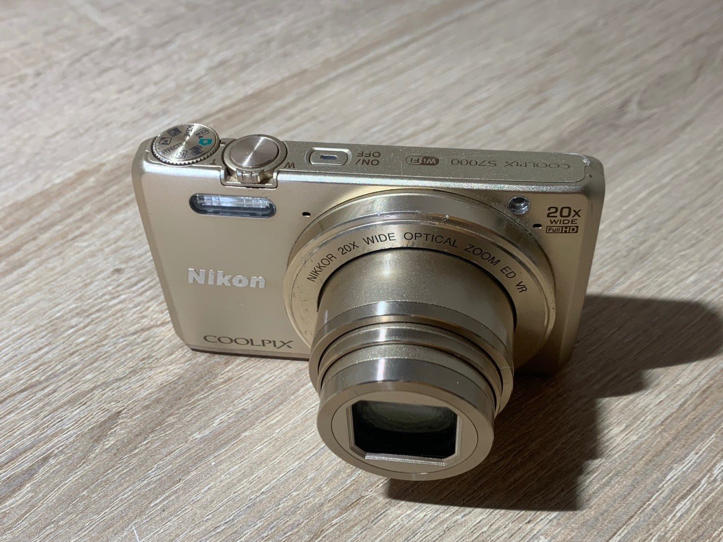 カメラ 9999 Nikon COOLPIX S7000 ゴールド デジカメ ジャンク品【ネ】