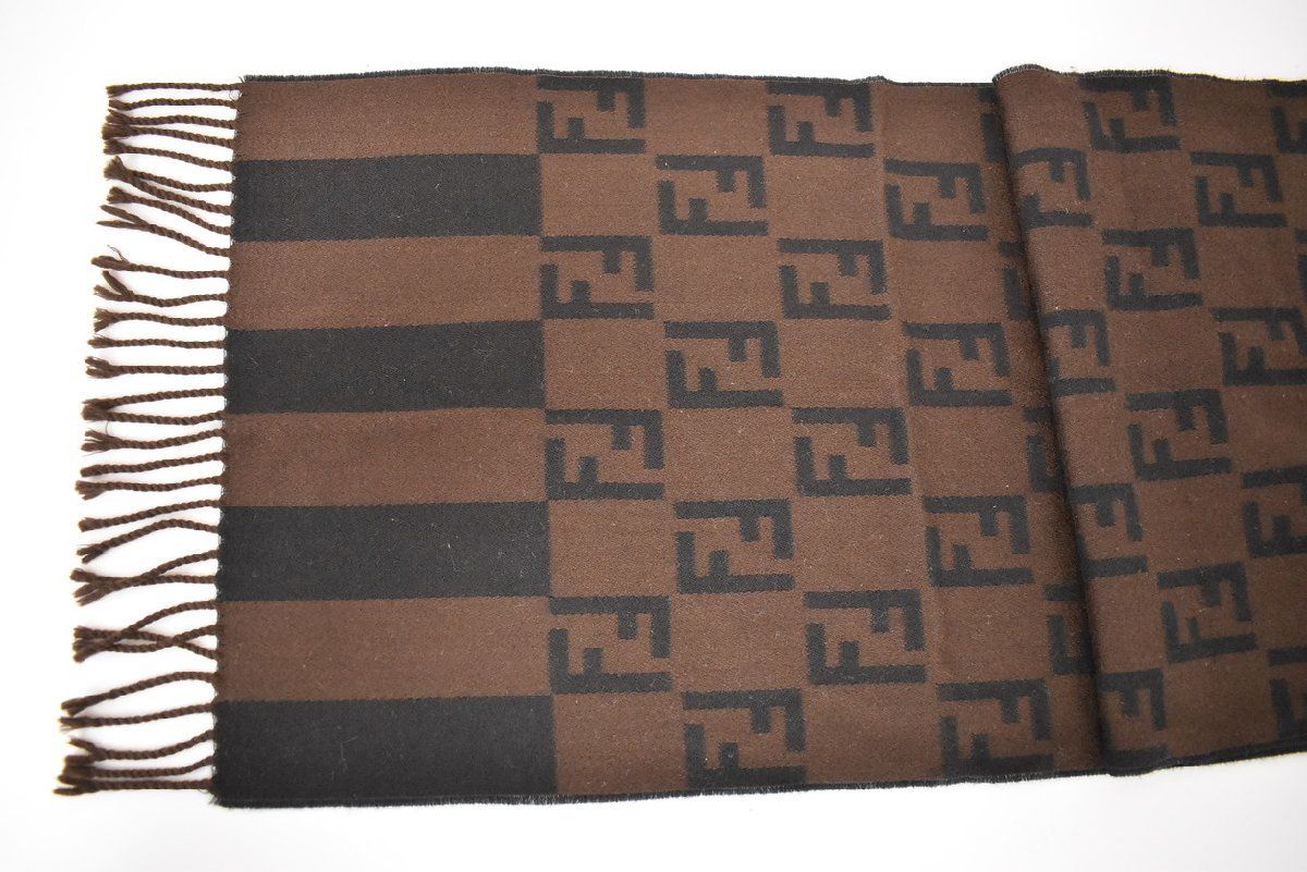 フェンディ FENDI マフラー ブラウン/ブラック ウール100％ ズッカ柄 イタリア製 2312LS231 フェンディ FENDI マフラー ブラウン/ブラック ウール100％ ズッカ柄