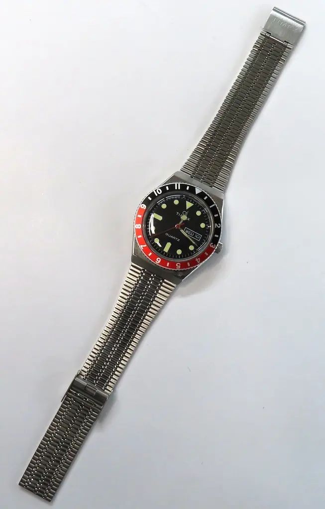 【中古】懐中時計･腕時計 TIMEX Q 腕時計 ブラック×レッド TW2U61300
