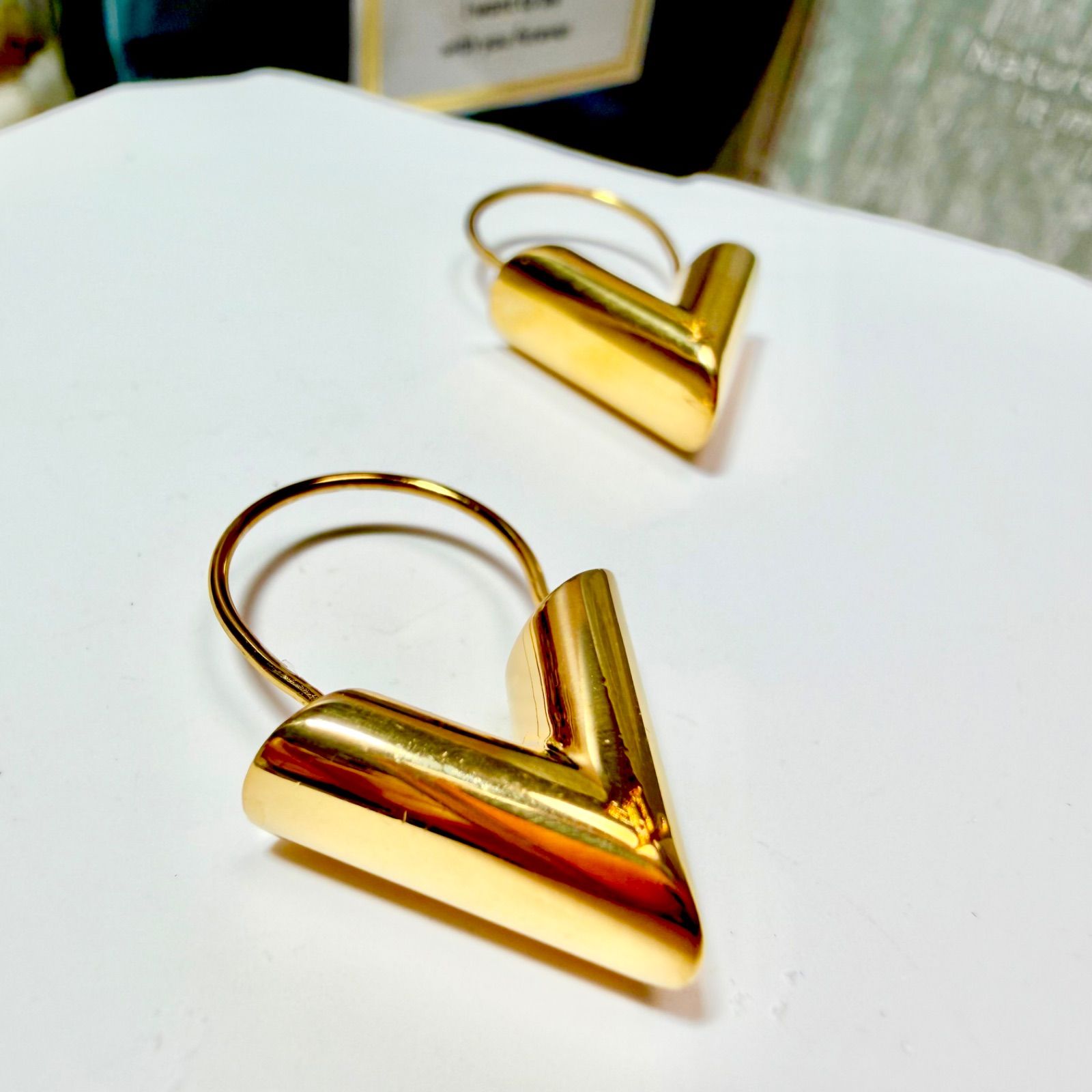 LOUIS VUITTON ルイヴィトン エセンシャルV ピアス ゴールド フープ