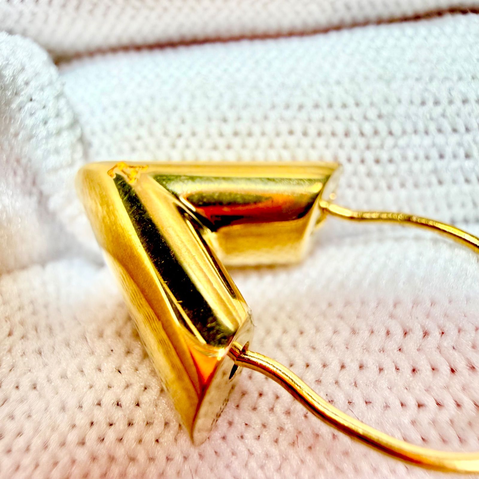 LOUIS VUITTON ルイヴィトン エセンシャルV ピアス ゴールド フープ