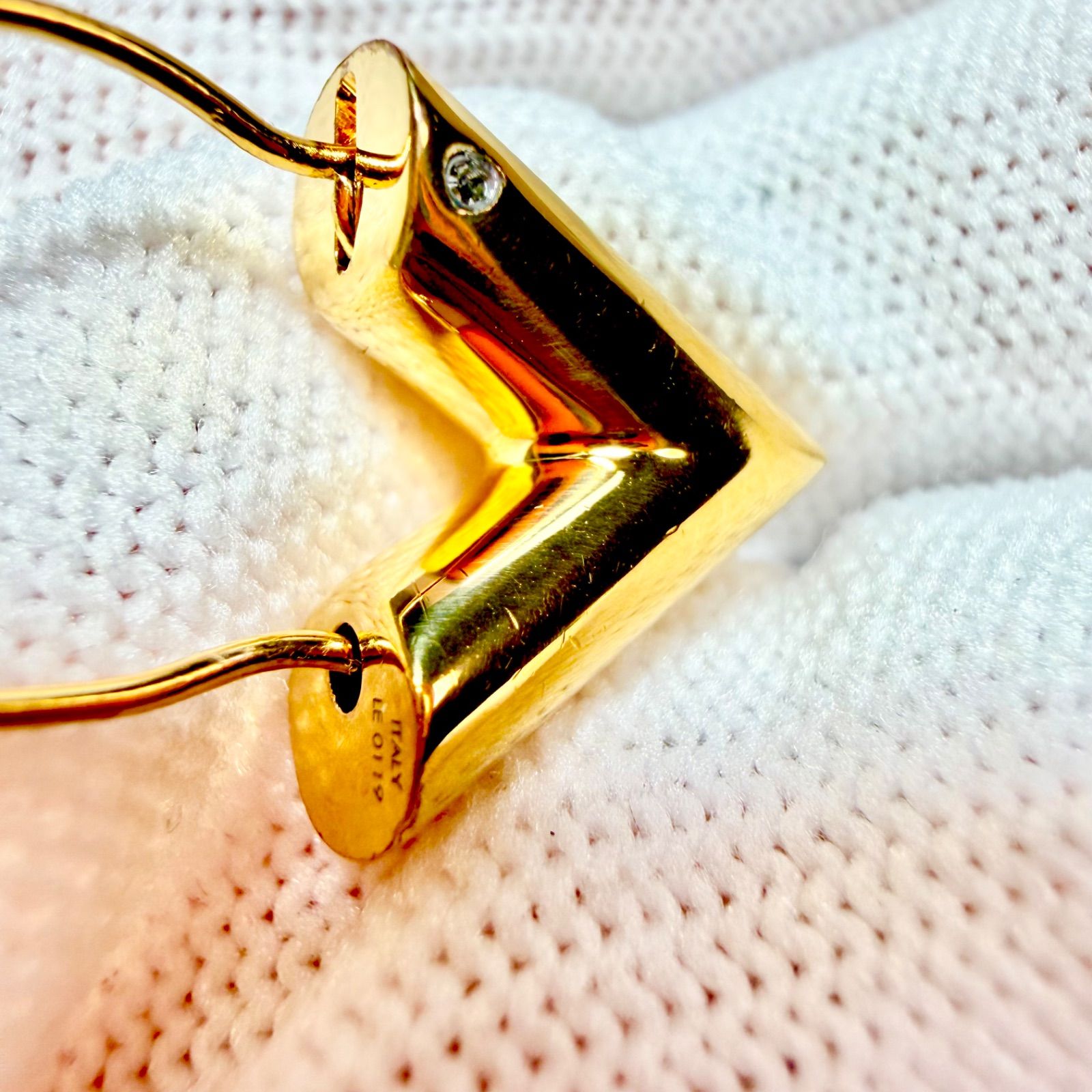 ルイヴィトン LOUIS VUITTON ピアス・エセンシャル V ゴールド 国内発送】LOUIS VUITTON エセンシャル V ピアス 大人気 (Louis