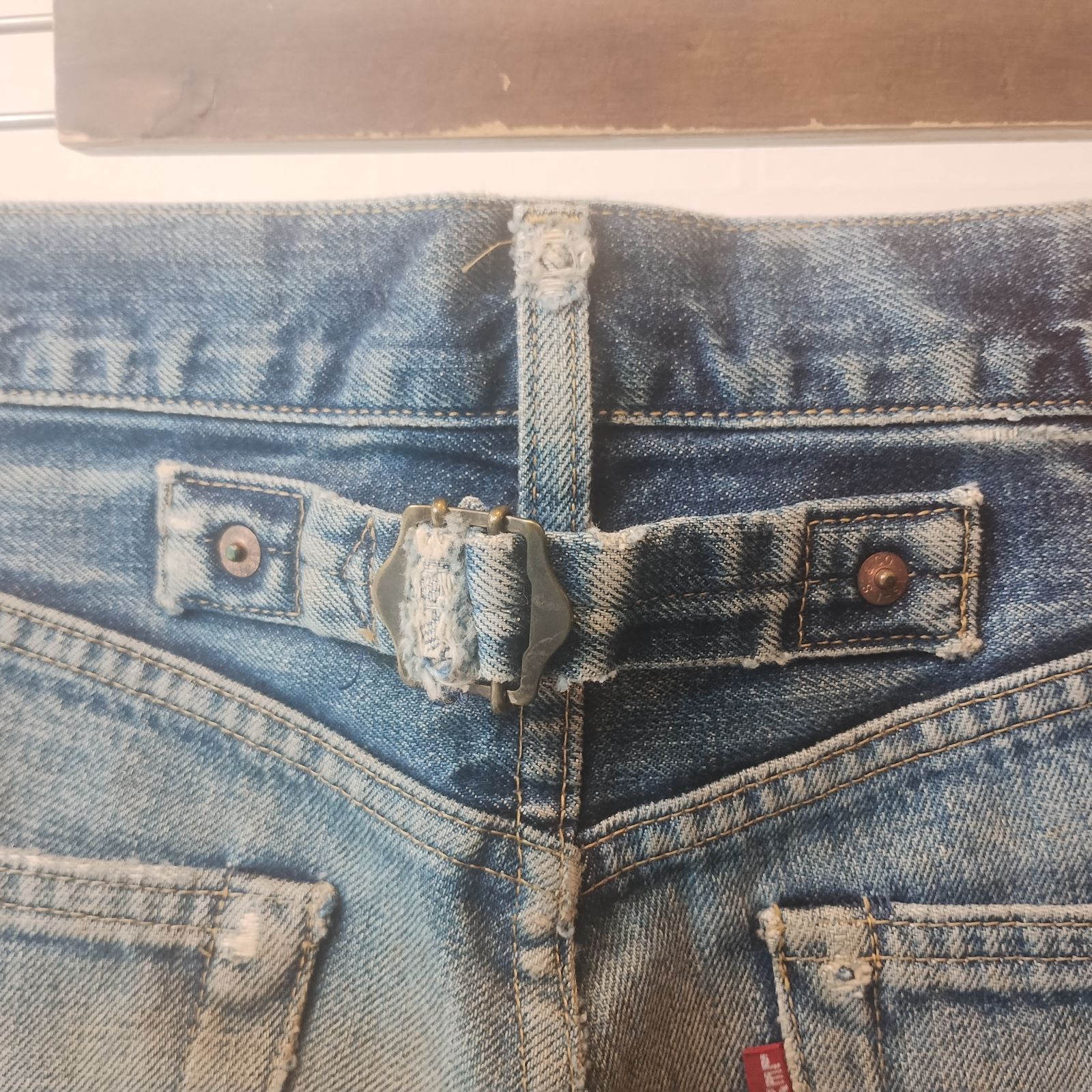 □ 90s □ LEVI