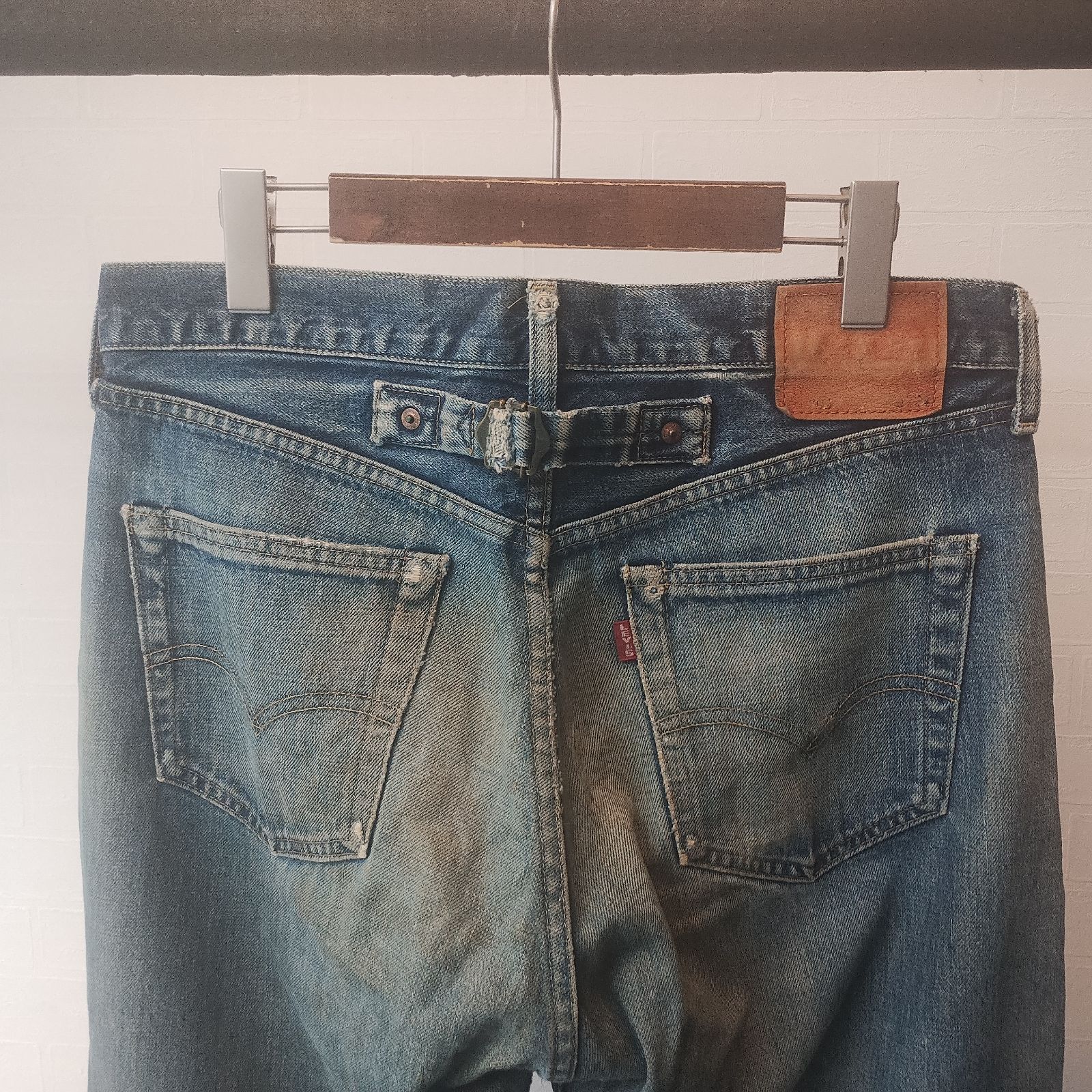 □ 90s □ LEVI