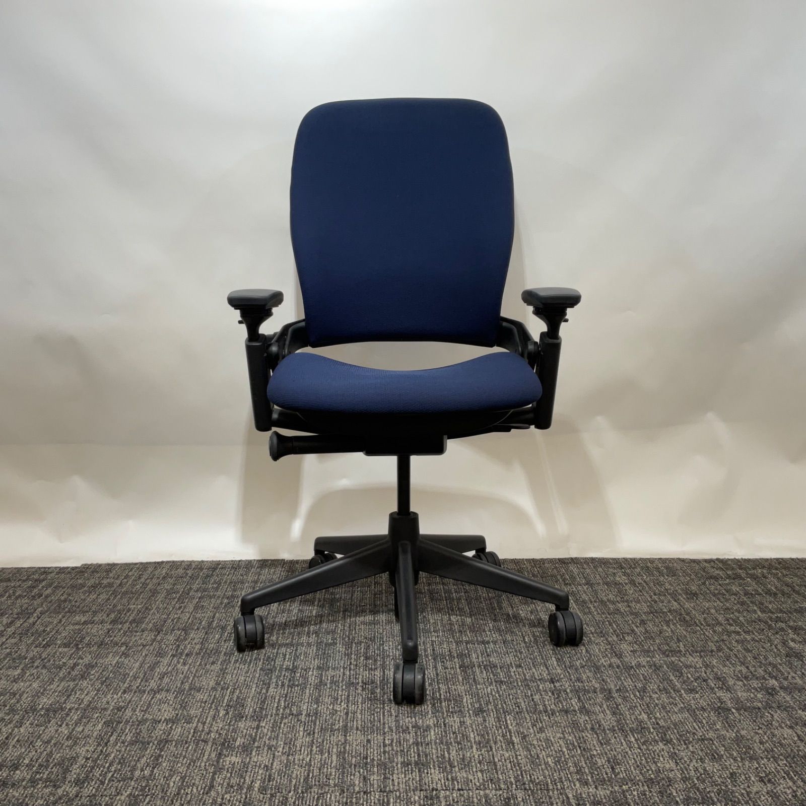 Steelcase・スチールケース】Leap V2(リープV2)【動作良好!!・清掃済み