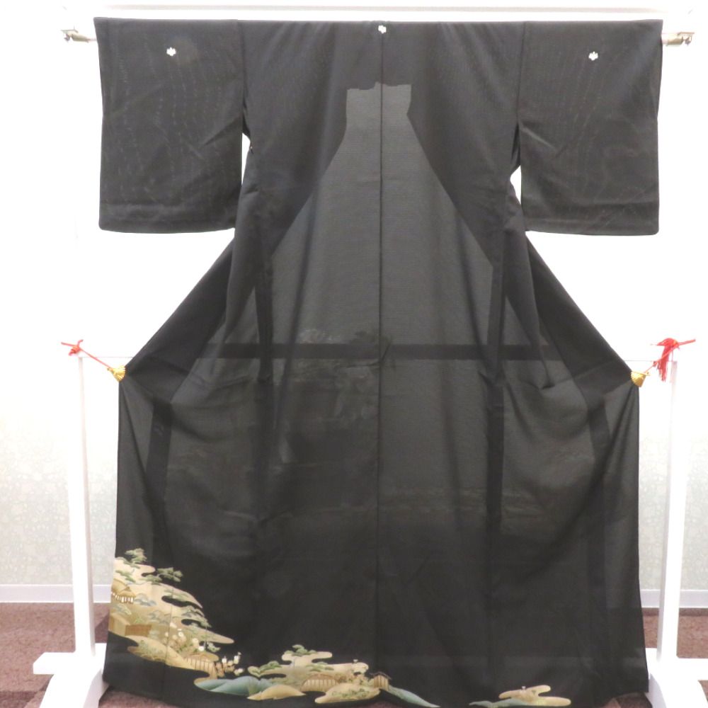 黒留袖 アンティーク 昔着物 正絹 黒 両褄 多色 檜扇 薬玉 宝文様 マルチカラー 金 フォーマル レトロ 明治・大正ロマン ディスプレイ リメイク 身丈152cm 【キモノオフ野々市若松店】 黒留袖 アンティーク 昔着物 正絹 黒 多色 金 扇 鼓 花々 宝文様 刺繍