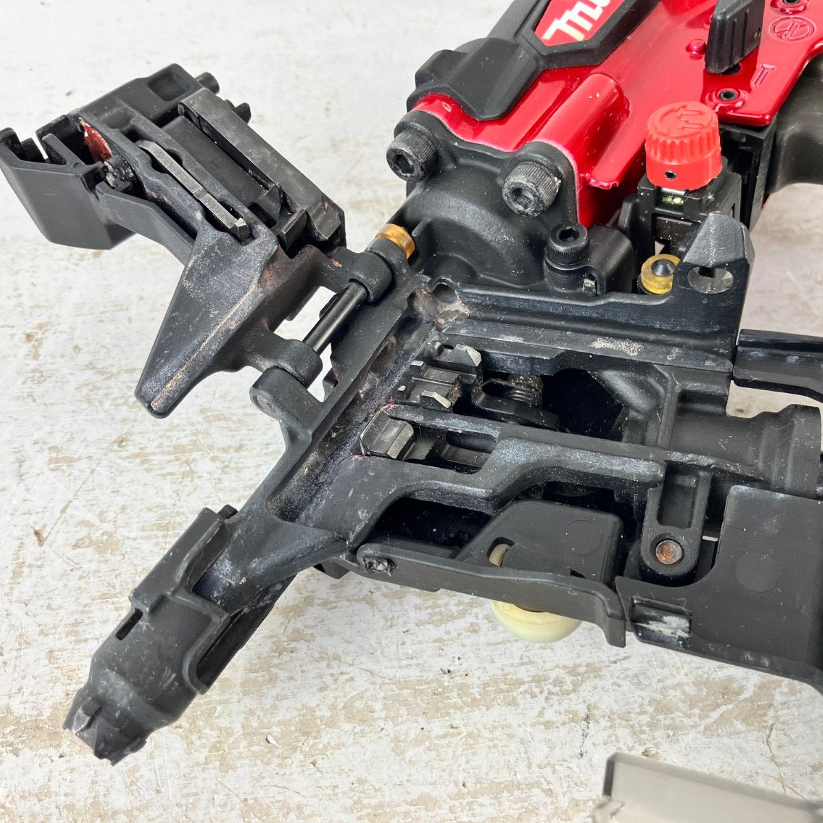 MAKITA マキタ 50mm 高圧 エア釘打機 ケース付 AN513H ブラック×レッド 