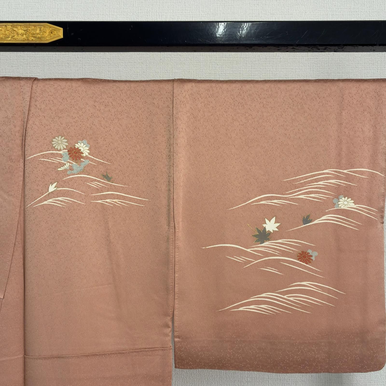 付け下げ 正絹 一つ紋 金駒刺繍 美しい染めの花 袷 着物 MK-6883
