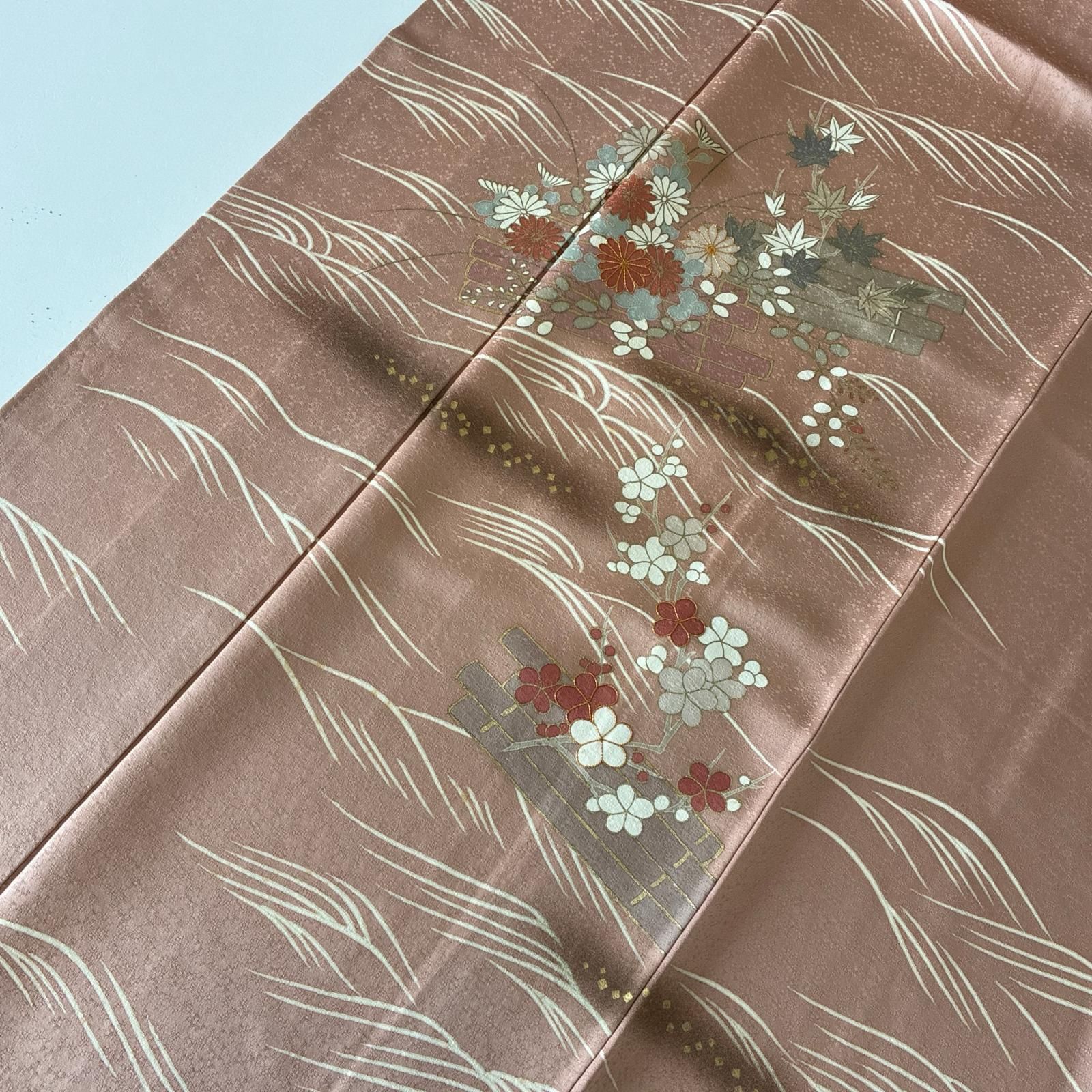付け下げ 正絹 一つ紋 金駒刺繍 美しい染めの花 袷 着物 MK-6883