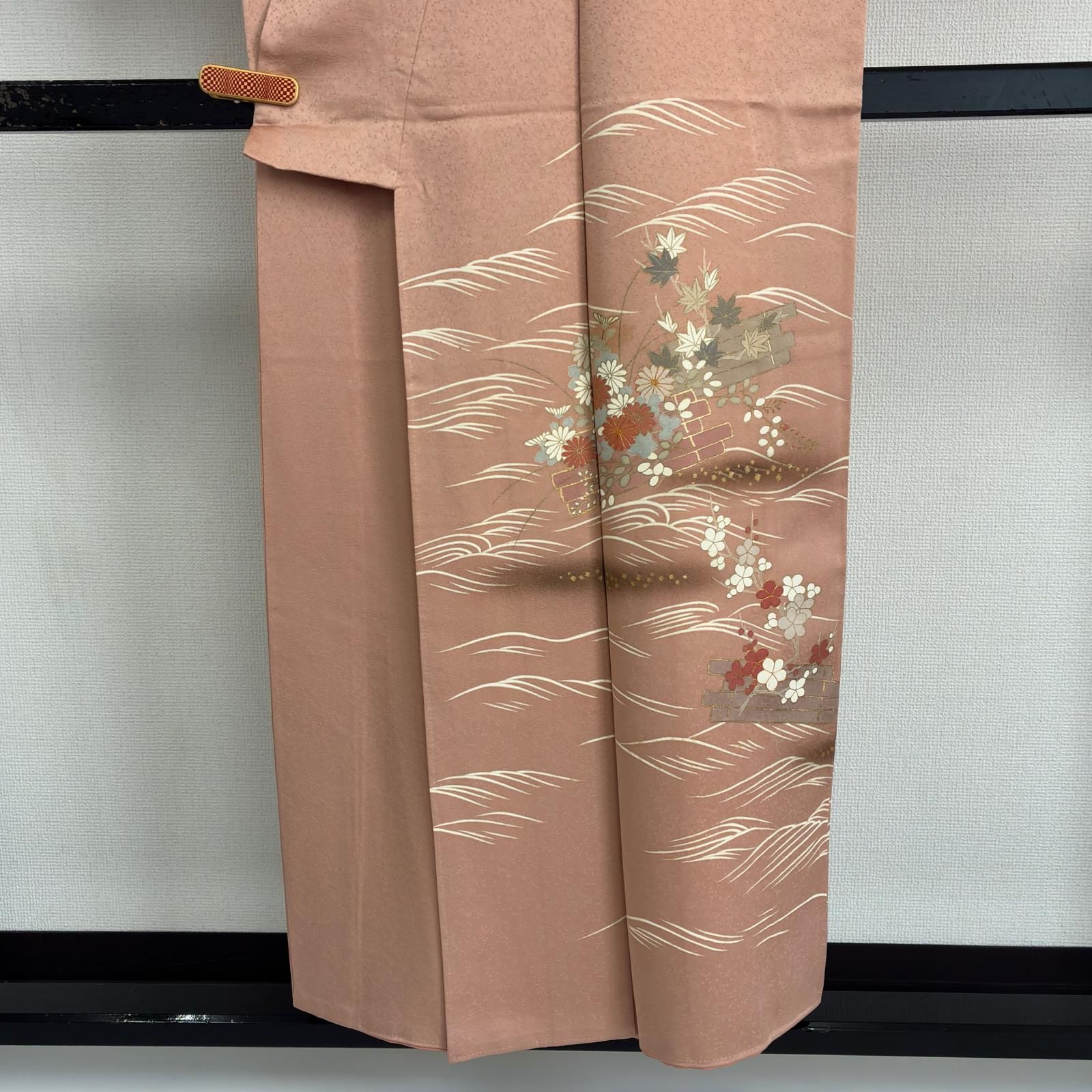 付け下げ 正絹 一つ紋 金駒刺繍 美しい染めの花 袷 着物 MK-6883