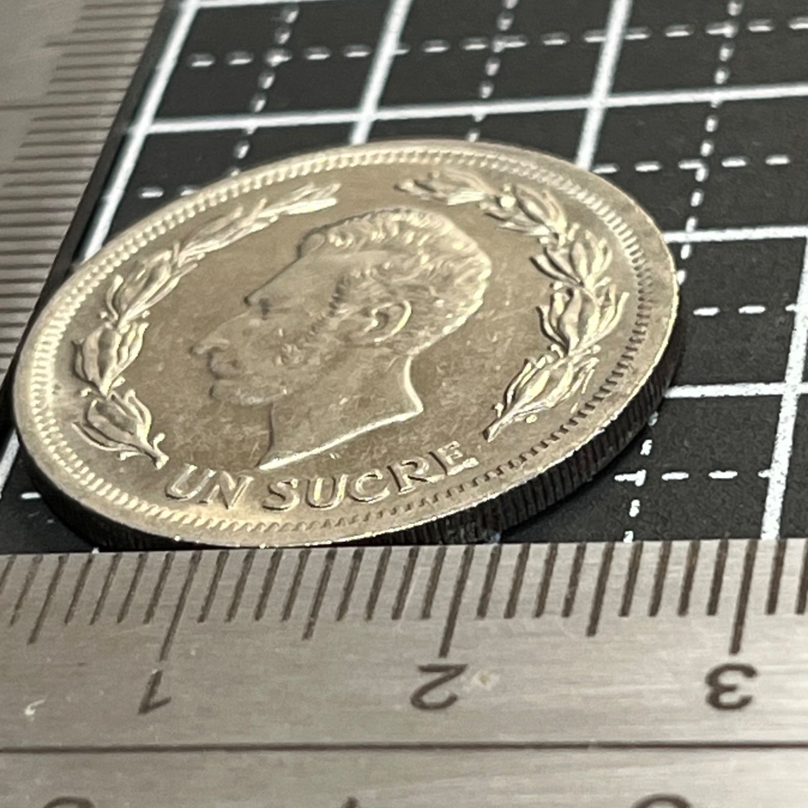 外国古銭】1974年 エクアドル 1スクレ 白銅鋼貨 アントニオ・ホセ・デ