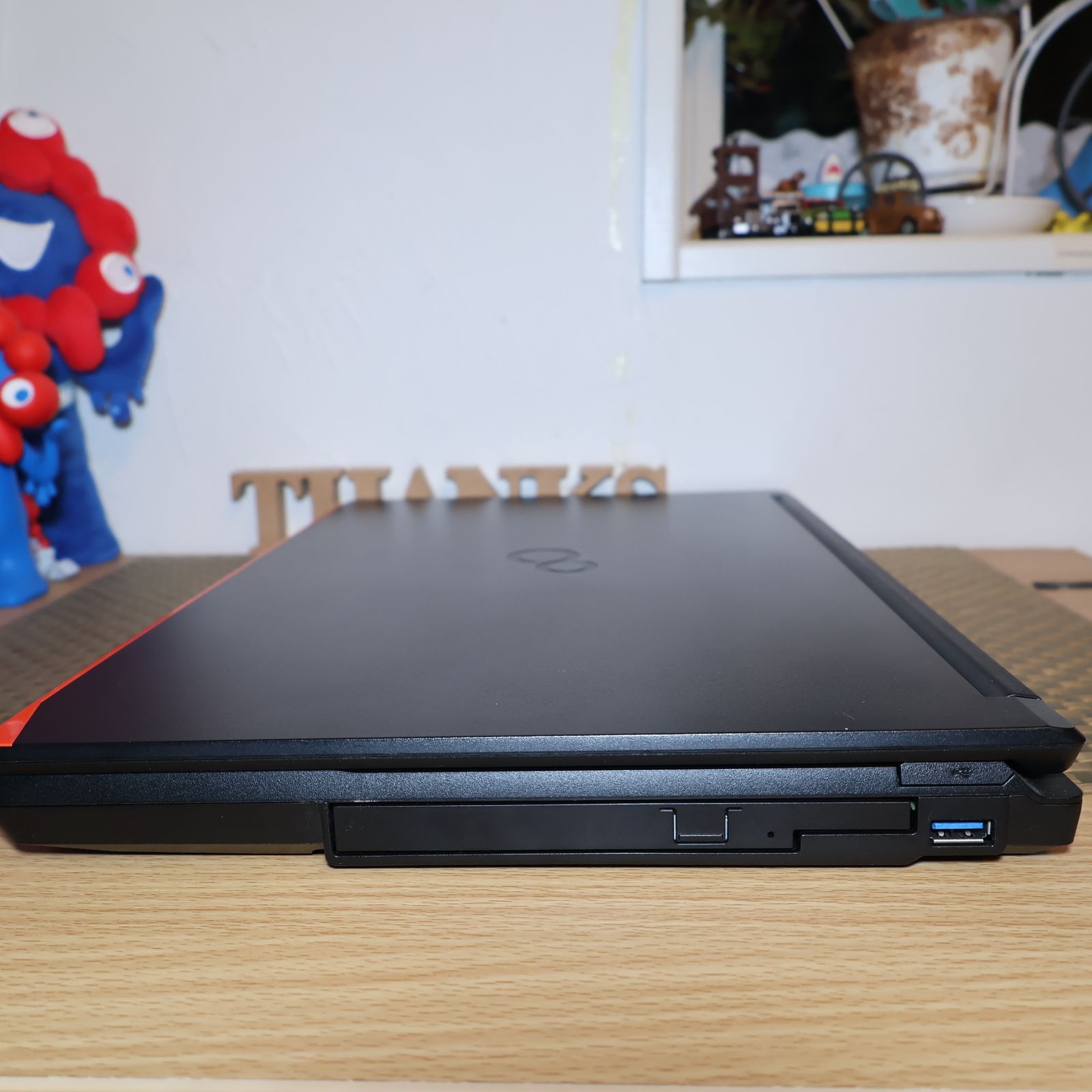 極上品！Win11高性能8世代Corei5＆高速SSD⁄無線⁄カメラ⁄TypeC 超薄型で 