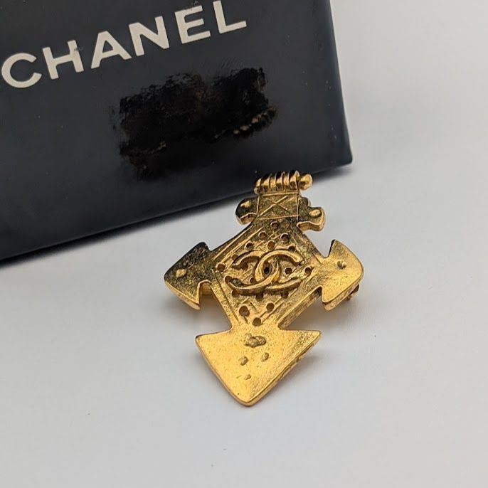 CHANEL CCロゴブローチ 94P ブローチ トリプルココマーク ヴィンテージ CHANEL（シャネル） 94Ｐ　箱付き アクセサリー