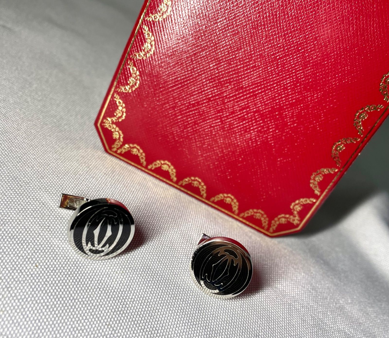 美品 Cartier ドゥーブルC ドゥ カルティエ ロゴ&パターンデザイン