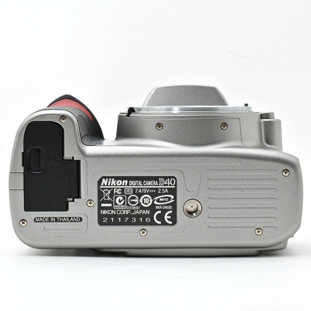 ★エントリーモデル/シャッター数5,489回 Nikon ニコン D40 ボディ 良品＞ Nikon D40 シルバー ボディ D40S｜シャッター数4,015枚｜軽量