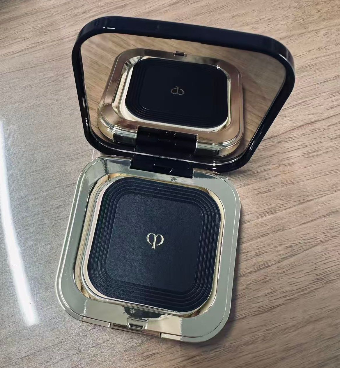 開封済み未使用】クレド・ポー ボーテ Cle de Peau Beaute プードル