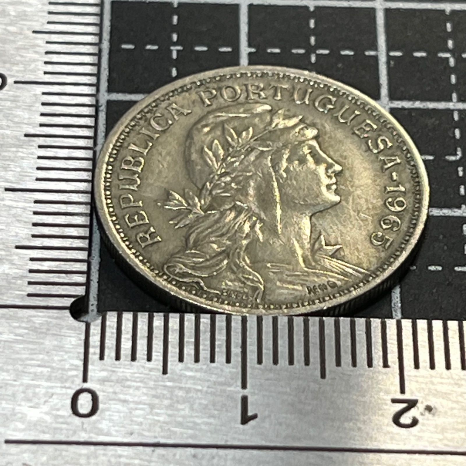 1965年50センターボ　硬貨　古銭　 古銭】1965年 ポルトガル 50センターボ白銅貨 自由の女神と国章