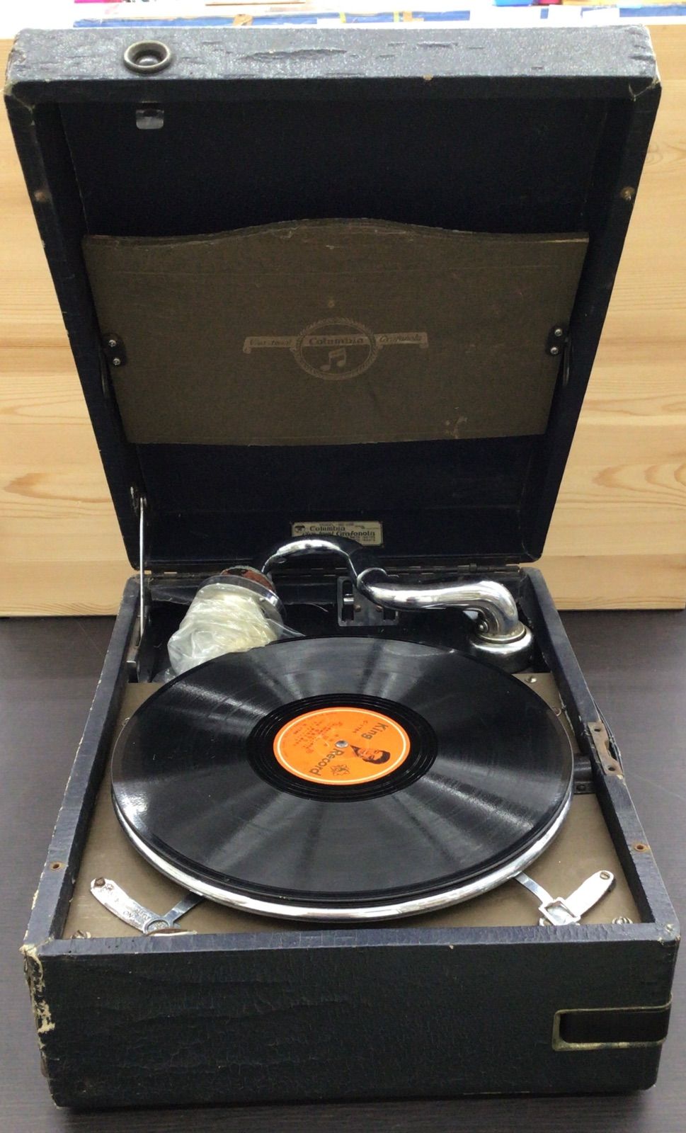 レトロ Columbia コロムビア 卓上蓄音機 No.452 vita-tonal Grafonola 動作確認済み 手回し ☆ PayPay(ペイペイ)決済可能 ☆ 札幌市 清田区 平岡 Columbia Grafonola Antique Phonograph – Dolphin & Flamingo