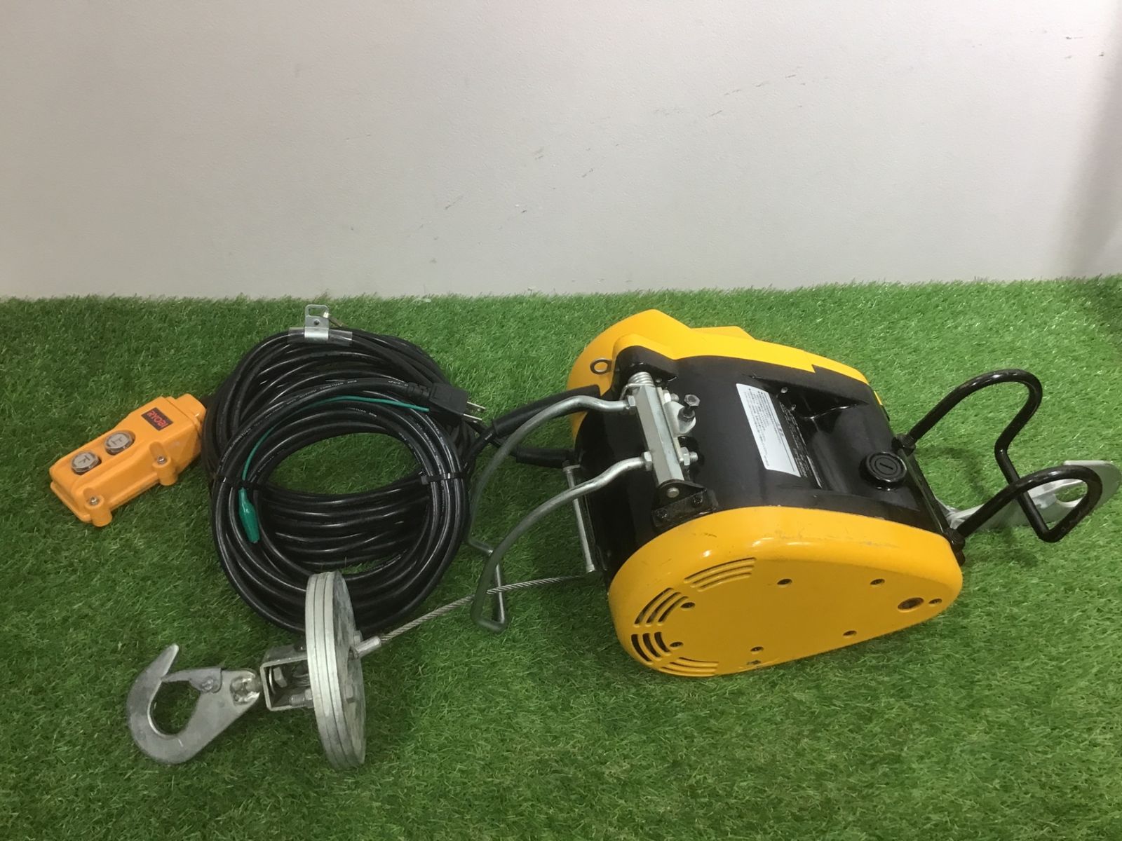 リョービ WI-125 電動ウィンチ【市川行徳店】【店頭取引限定】【中古