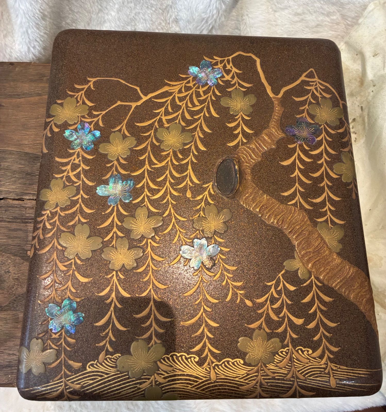 極上品】時代蒔絵螺鈿硯箱 桜に流水図 木製漆器 書道具 共箱付 - メルカリ