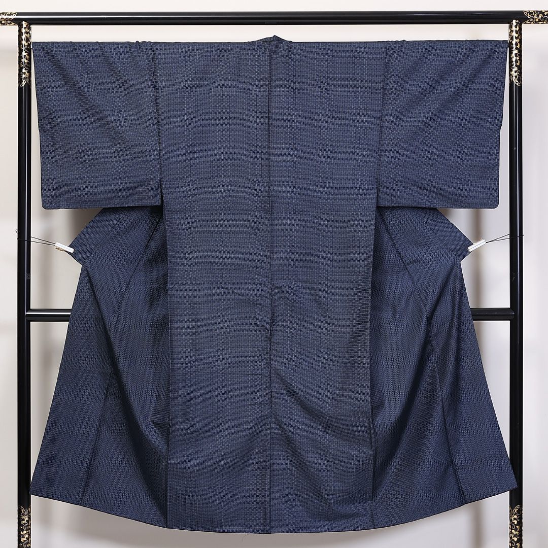 男着物 大島紬 袷 身丈143cm 裄丈67cm 正絹 Aランク インフォーマル 棒衿 Mサイズ 亀甲 シック 落ち着き 紺系 RP 1224-06233