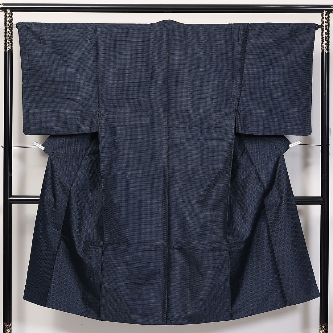 男着物 大島紬 袷 身丈135cm 裄丈65cm 正絹 Aランク インフォーマル 棒衿 Sサイズ 亀甲絣 伝統的 しとやか 紺系 RP 1224-06265