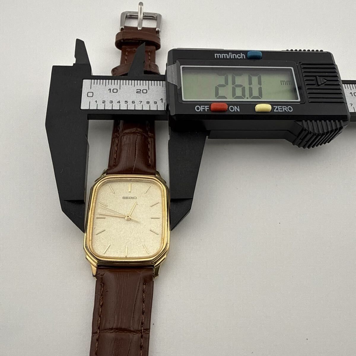 SEIKO 5P31-5D80 セイコー メンズ 腕時計 クォーツ / Quartz 稼働品 裏 