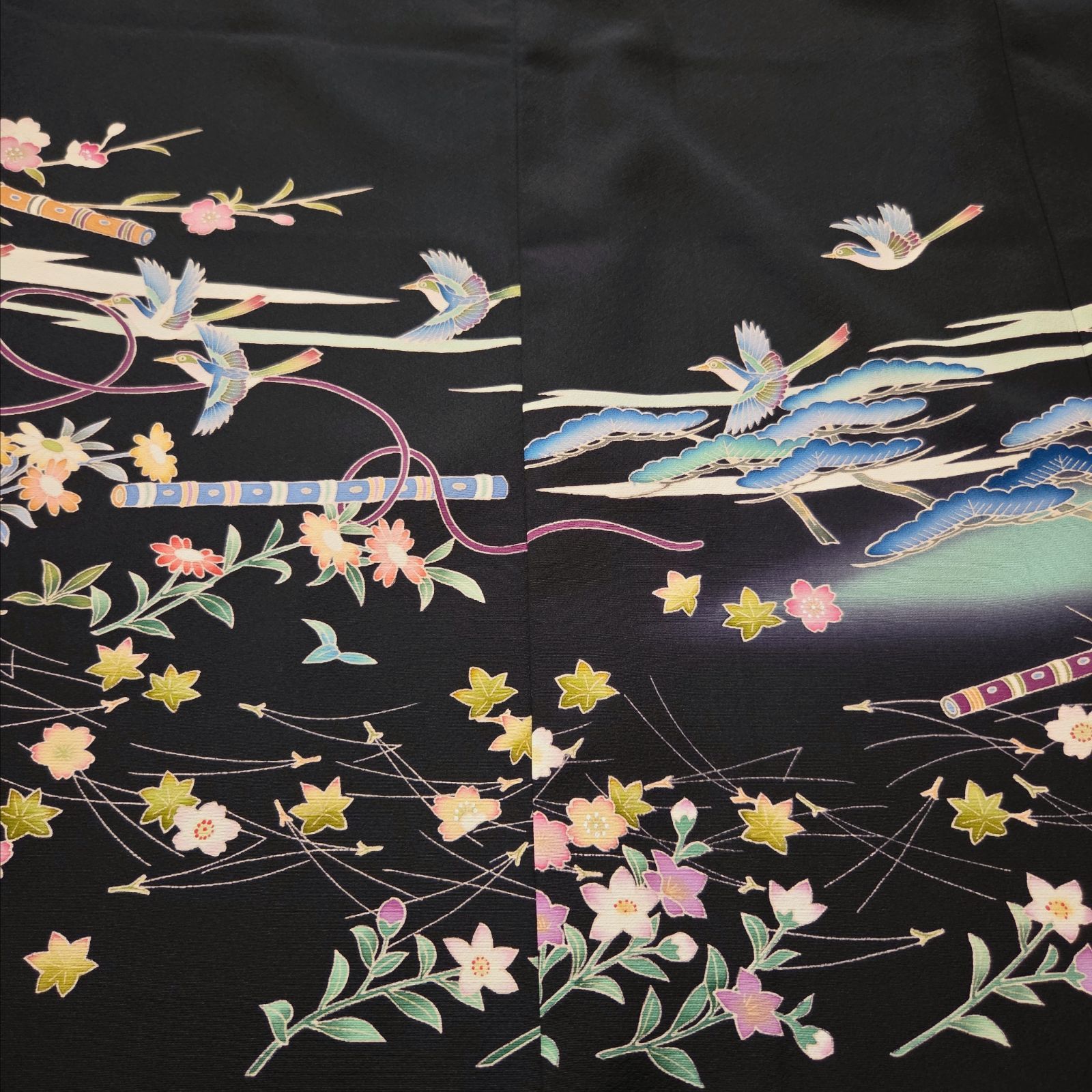 ありあり☆着物リメイク　黒留袖　ロングワンピース　　鮮やか花々　作家物 着物リメイク ロングワンピース 黒留袖 Aライン オケージョンドレス