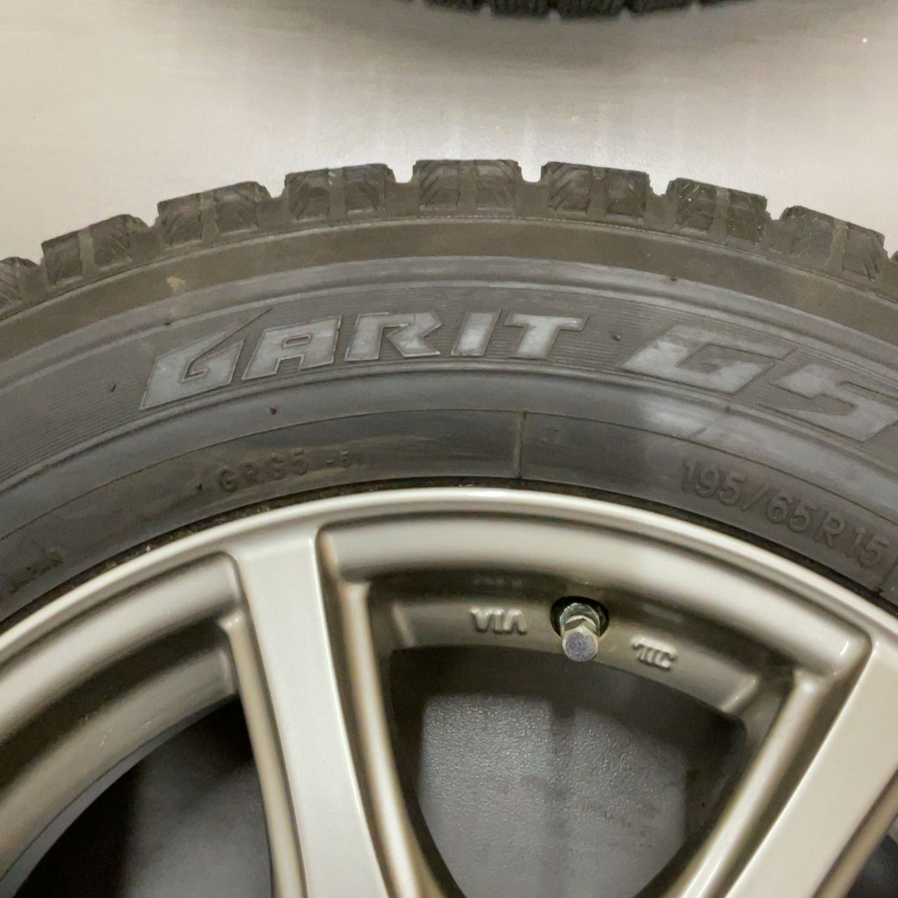 MILLOUS 15×6J 5穴 +43 PCD114.3mm&TOYO ガリットG5 195/65R15 91Q 