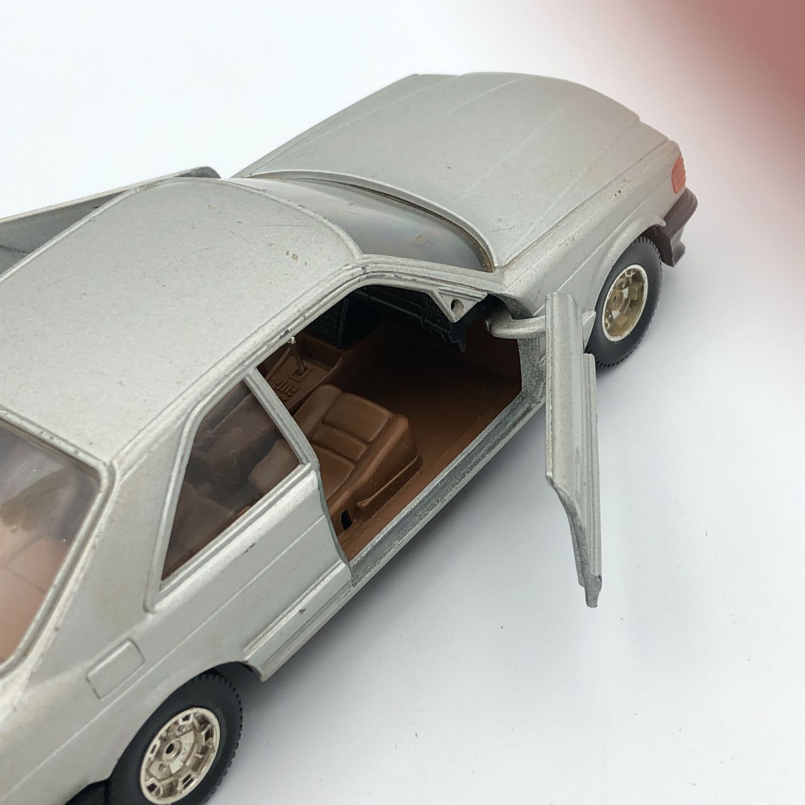 Burago メルセデスベンツ　500SEC 1:26 SCLAE Burago 1983 Mercedes-Benz 500 SEC TOY Made In Italy
