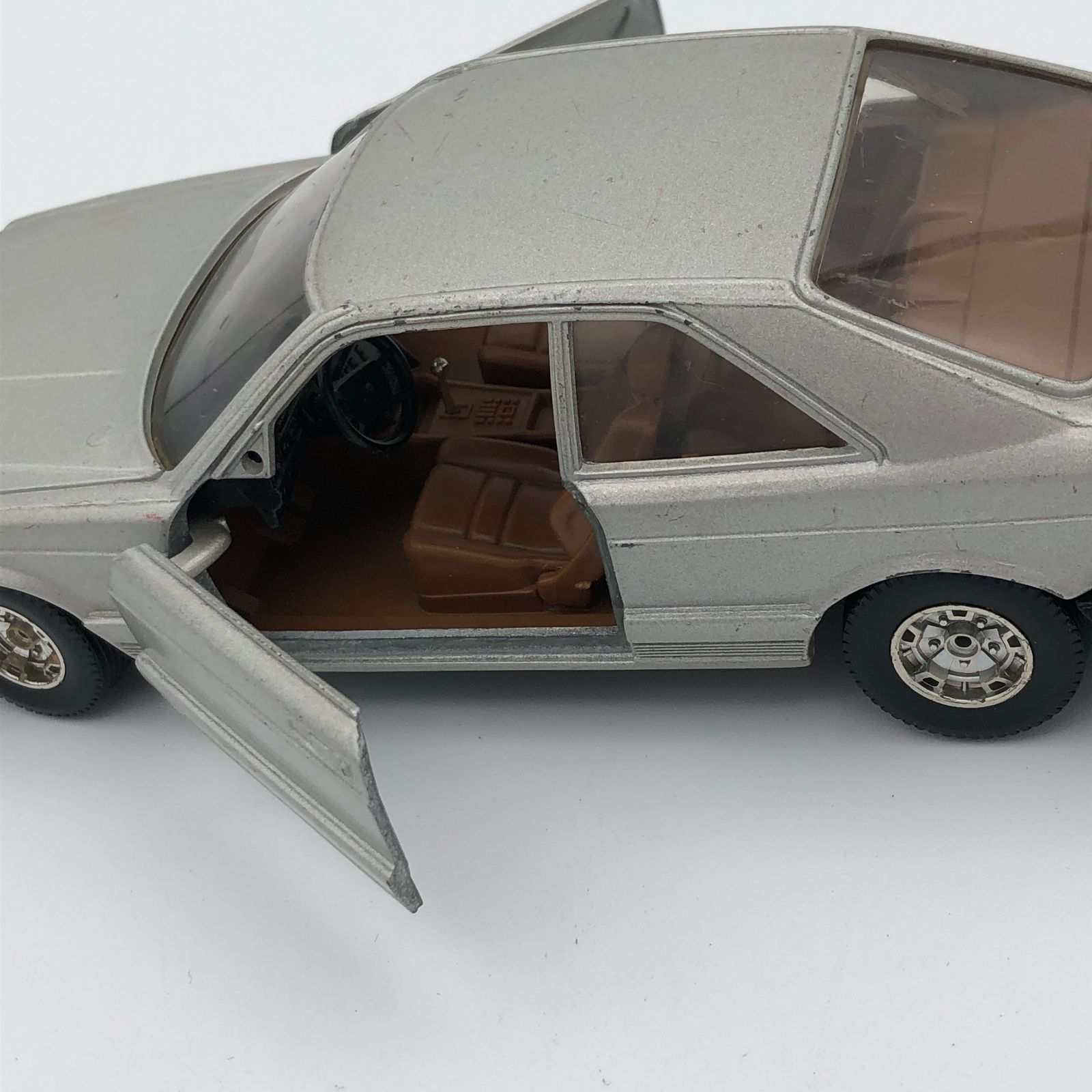 Burago メルセデスベンツ　500SEC MERCEDES 500 SEC - Bburago | Cod. 0111. Mercedes-Benz 500 SE… | Flickr