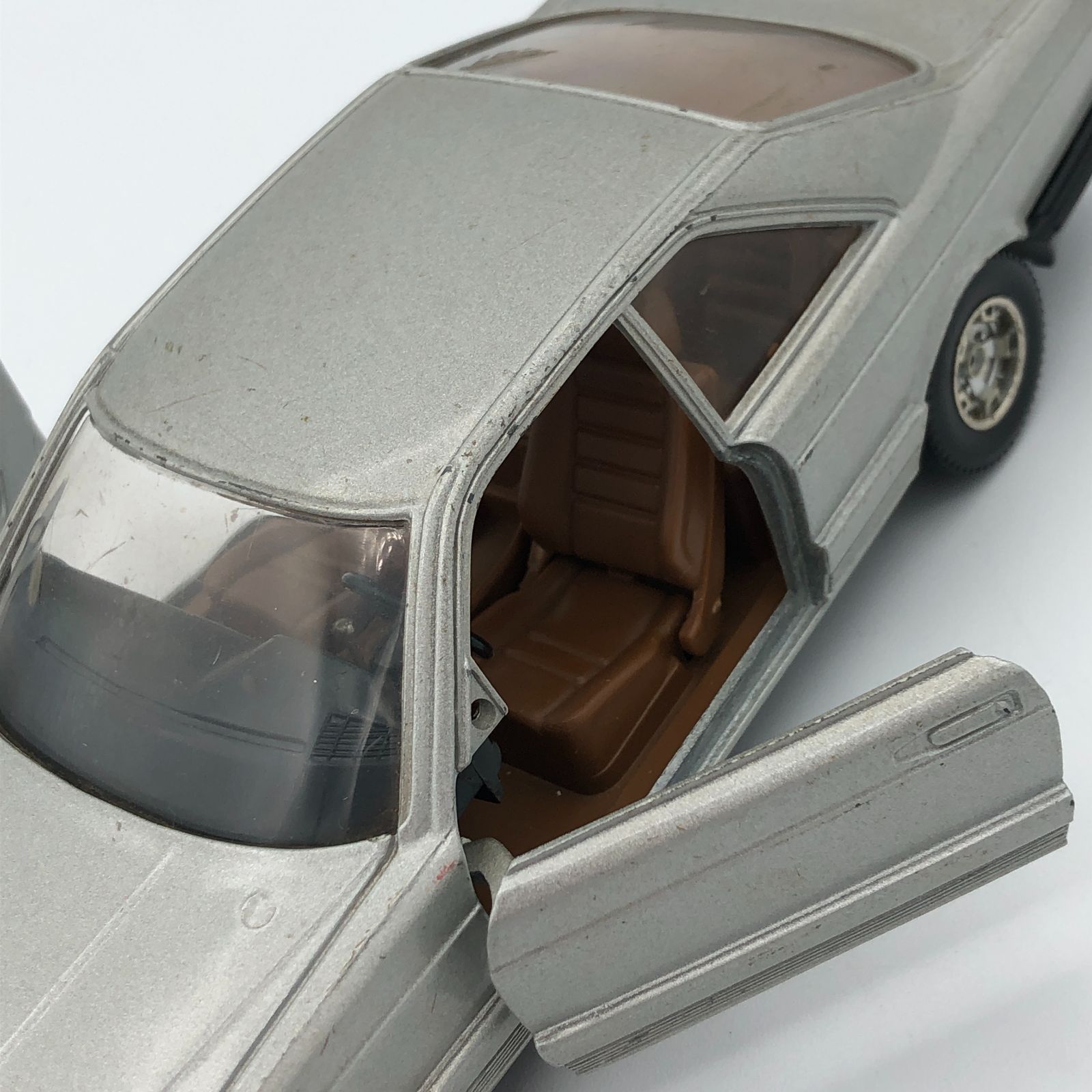 Burago メルセデスベンツ　500SEC 1:26 SCLAE Burago 1983 Mercedes-Benz 500 SEC TOY Made In Italy