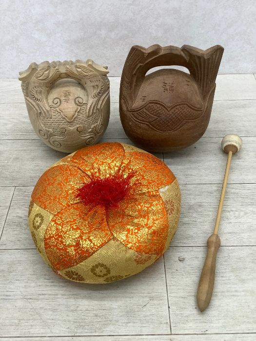 木魚 漆塗り 仏具 座布団・木魚バチ付き 中古 杢魚 もくぎょ 苫小牧西店 仏具 選べる4色 杢魚セット(杢魚・杢魚用バチ・杢魚用座布団) 木魚