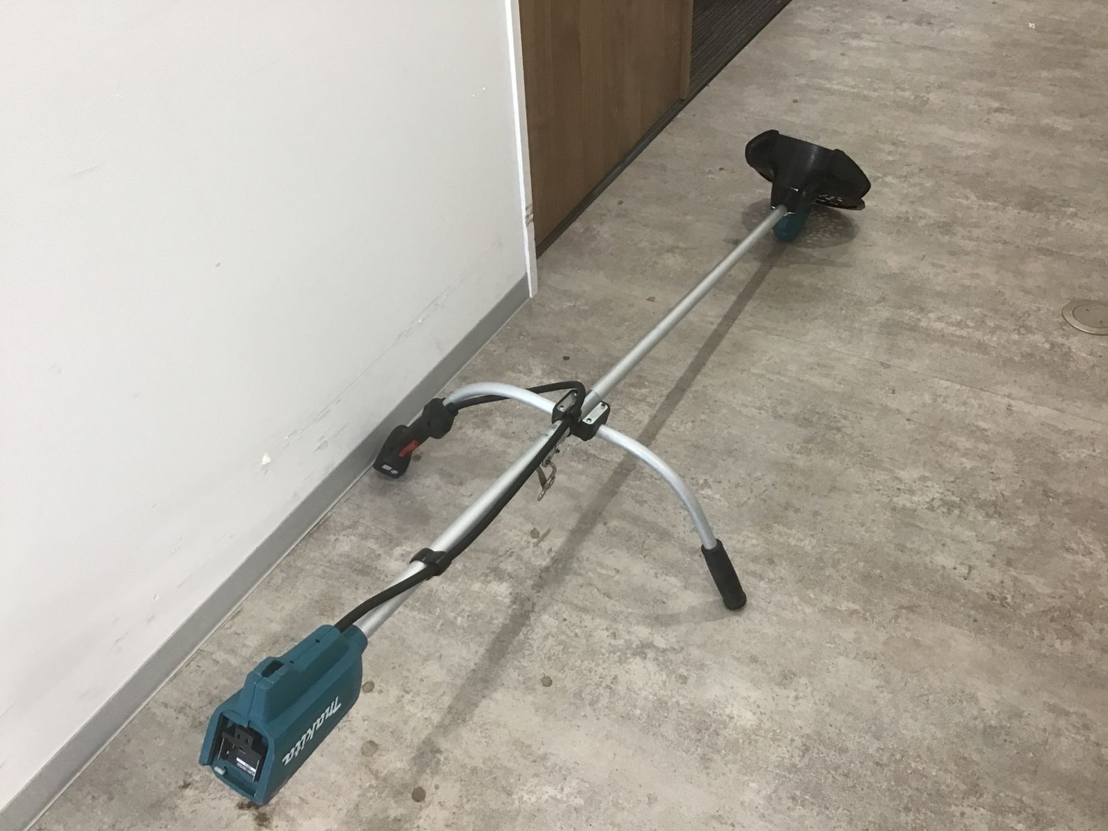 中古動作品】マキタmakita 18v充電式草刈機 MUR190SDST ※5.0Ah 