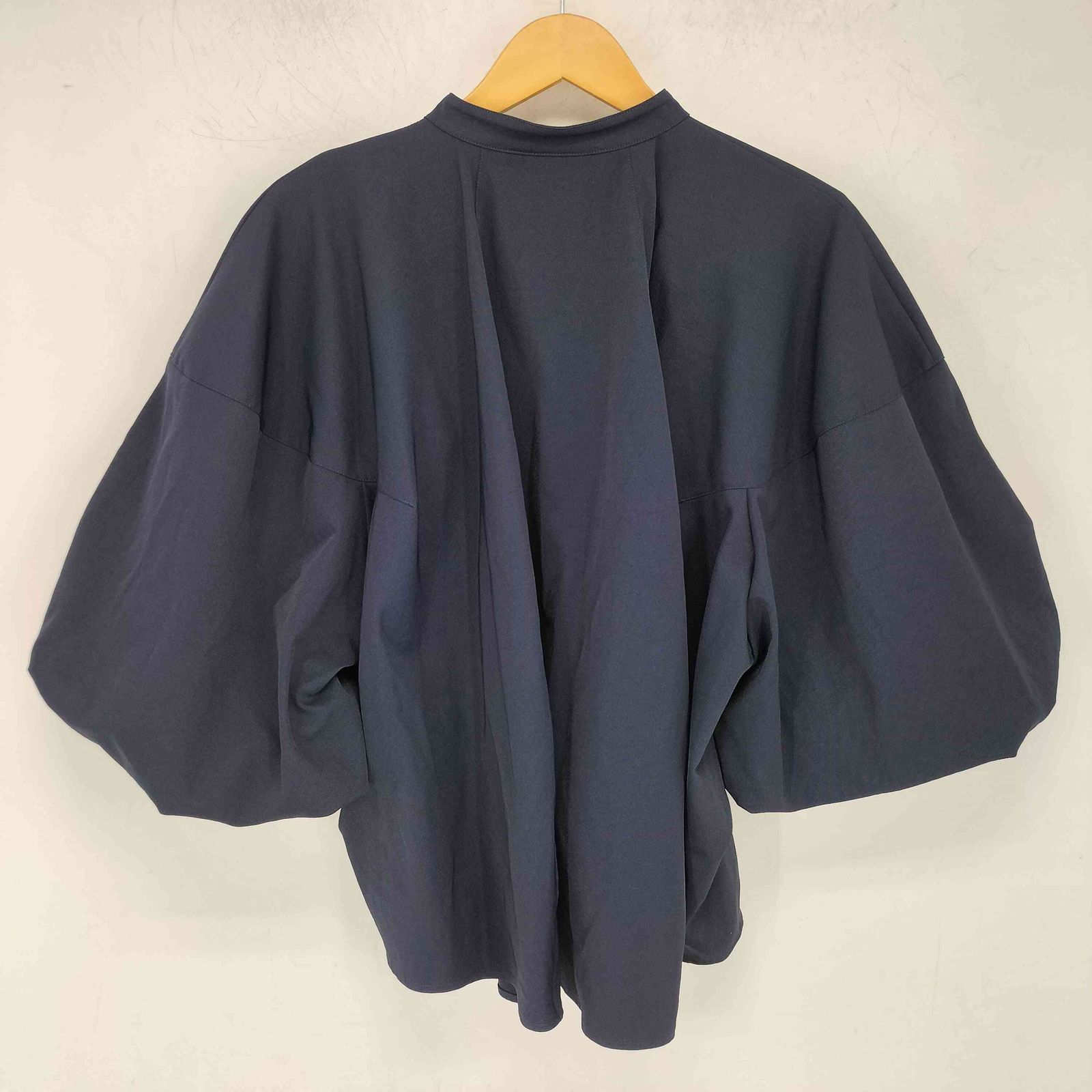 クラネ CLANE VOLUME SELEEVE STAND NECK SHIRT レディース JPN：1