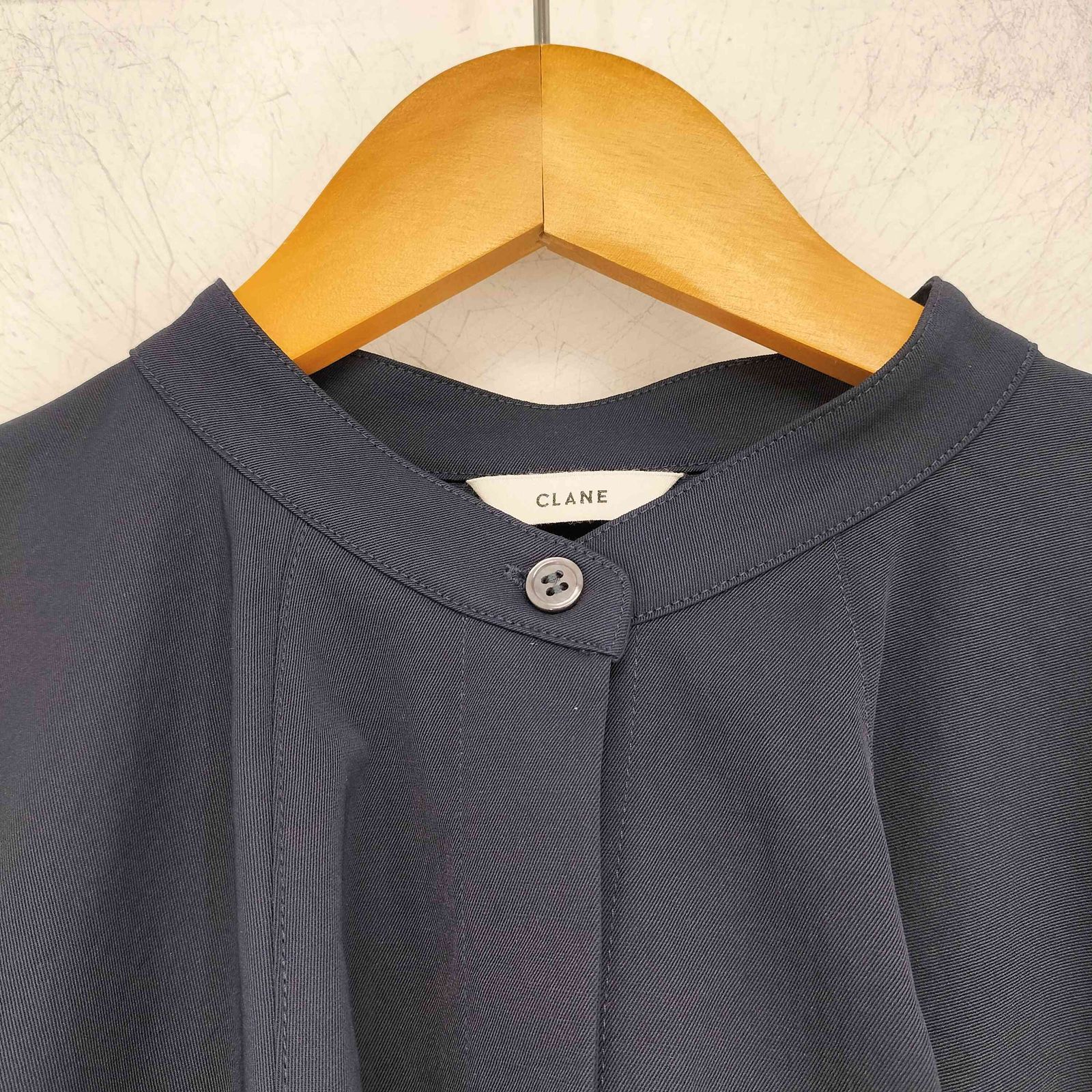 クラネ CLANE VOLUME SELEEVE STAND NECK SHIRT レディース JPN：1