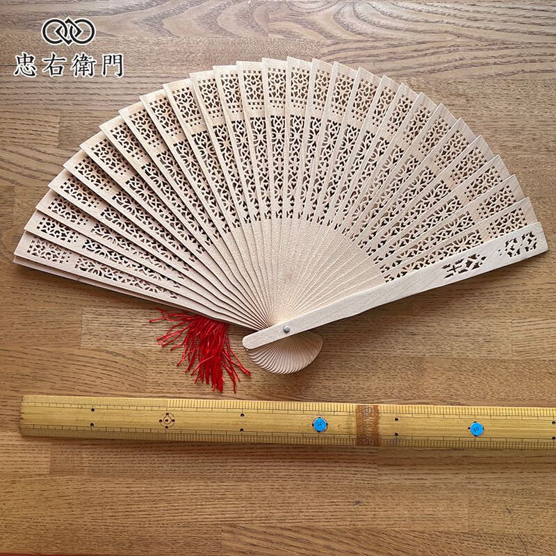 白檀 扇子 透かし彫り 房付き 木製 和装小物 レディース 夏 浴衣用