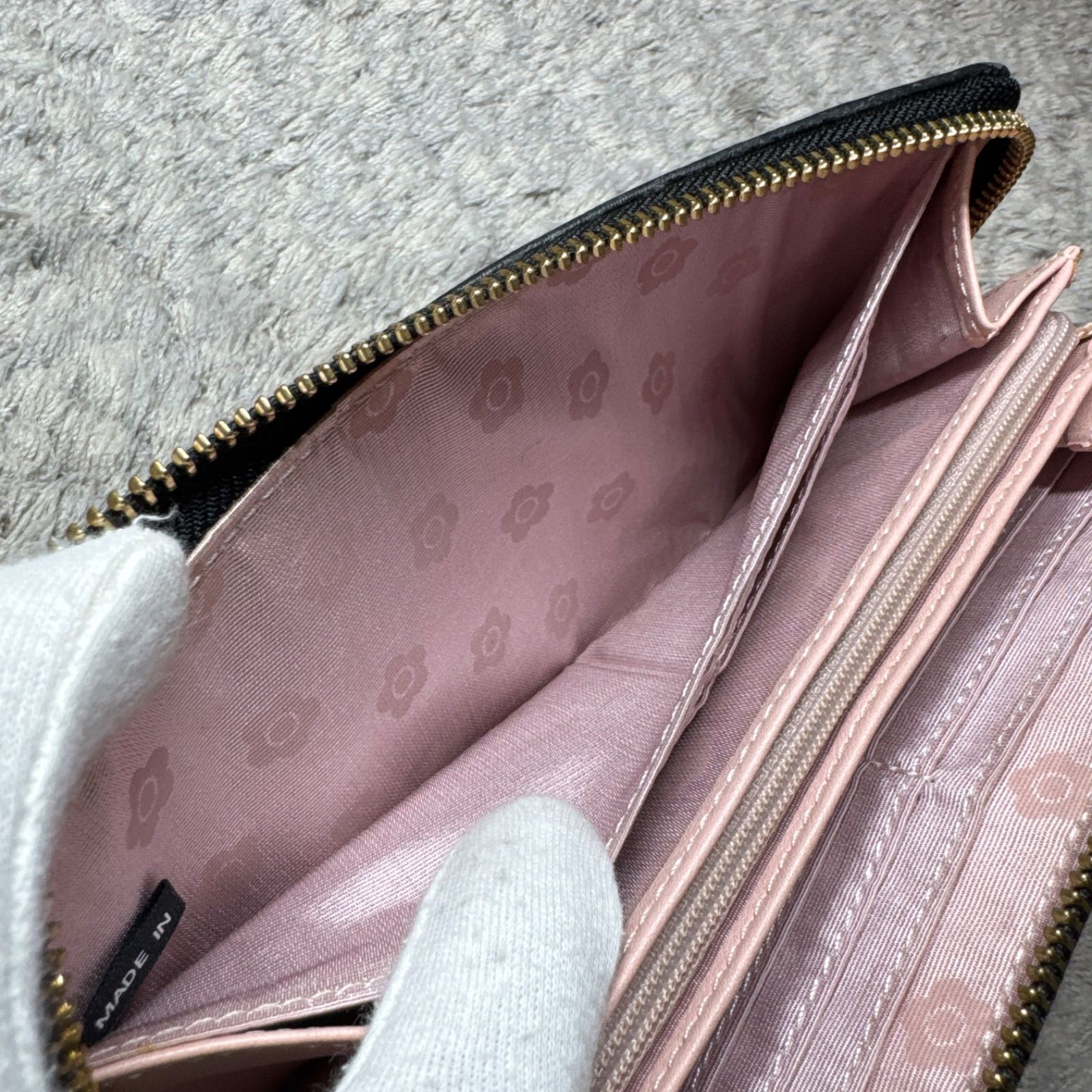 MARY QUANT マリークワント 長財布 ラウンドファスナー ピンク - メルカリ