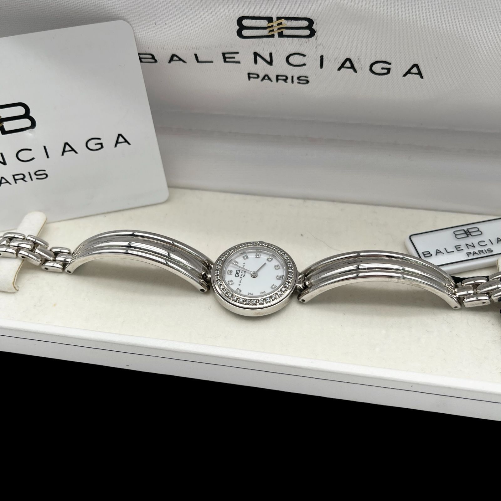 新品電池稼働品 BALENCIAGA バレンシアガ 腕時計 ラウンド シルバー